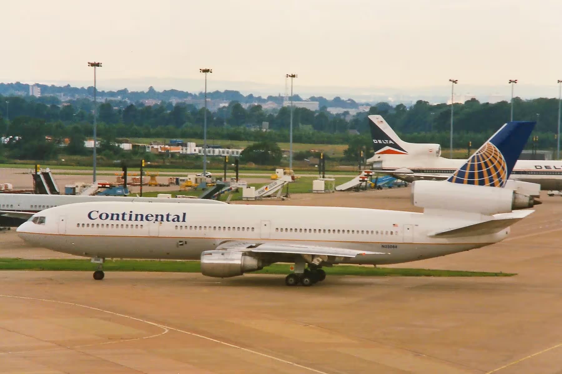 N35084 — Aircraft