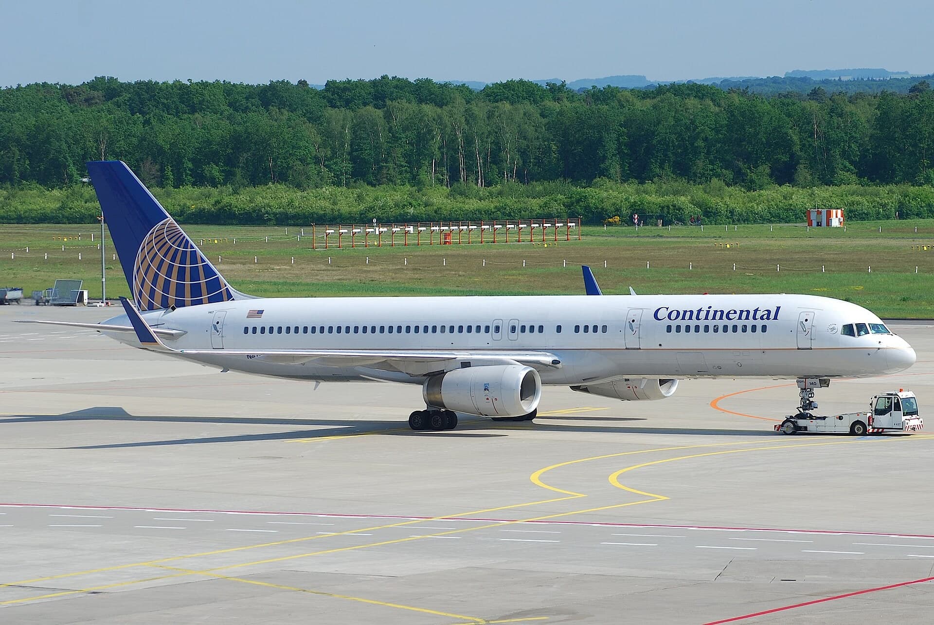 N41140 — Twin-engine aircraft