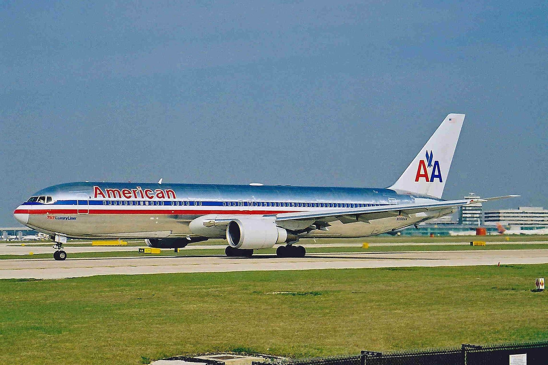N368AA — Twin-engine aircraft