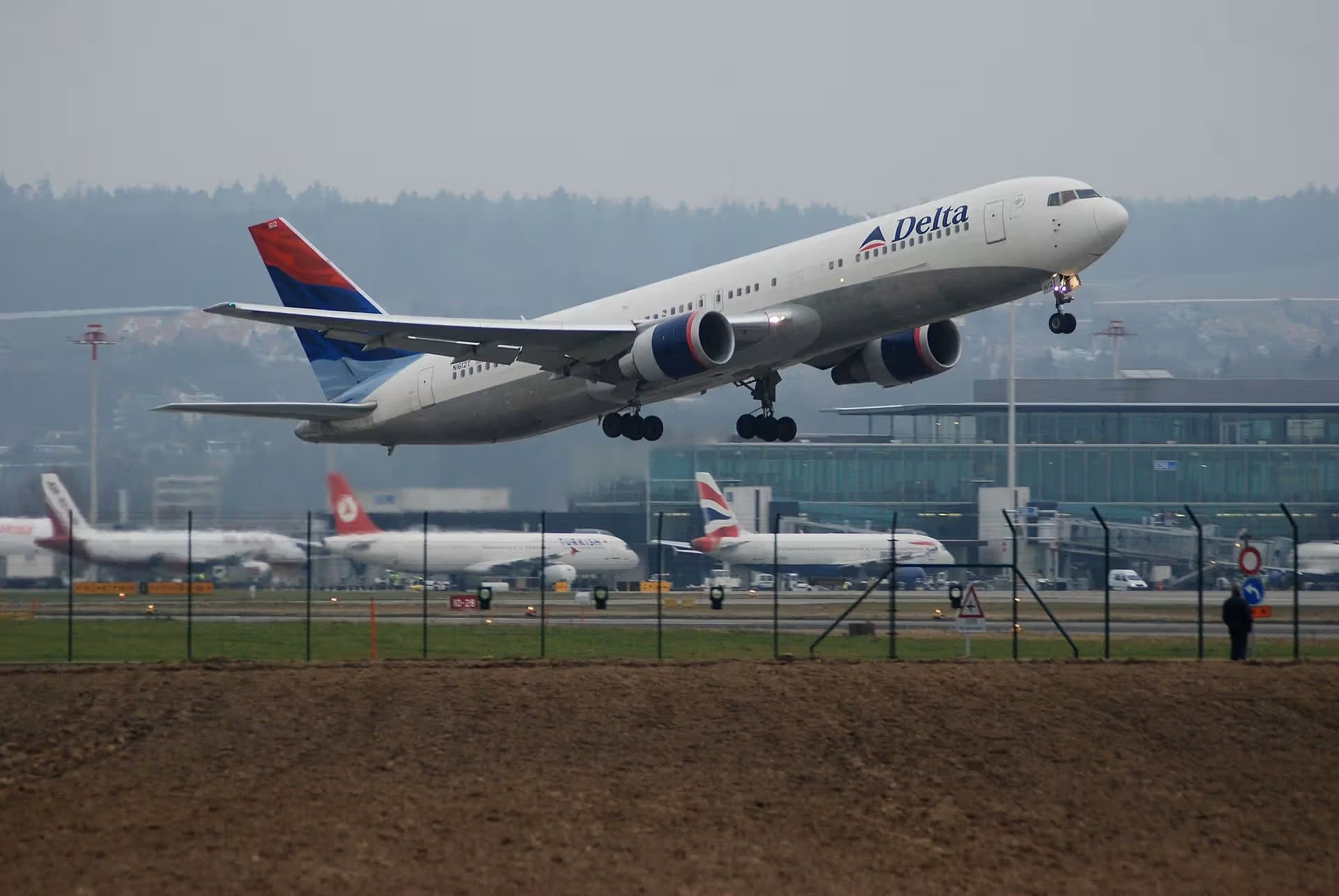 N1612T — Twin-engine aircraft