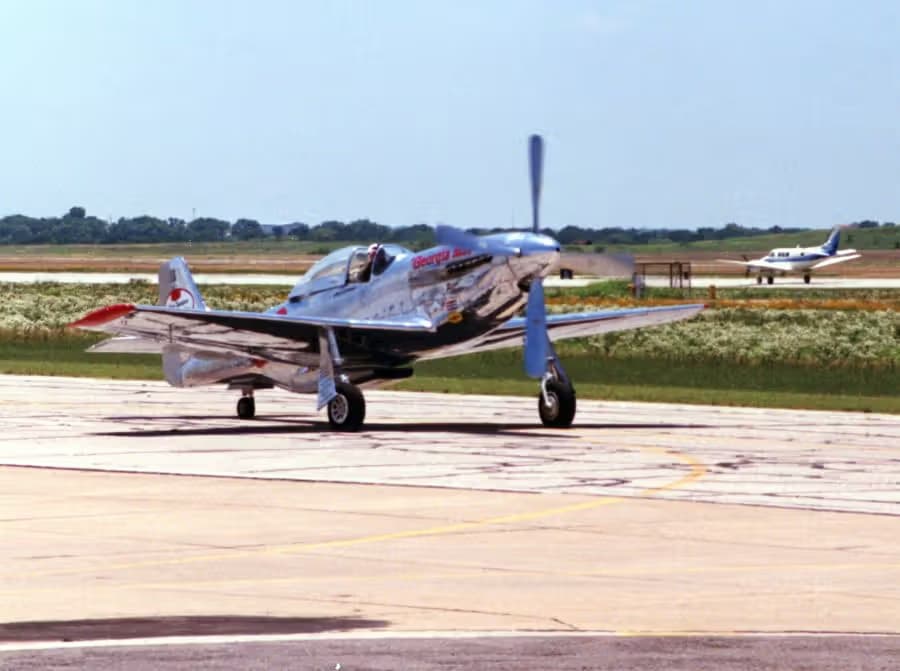 Unidentified — Single-engine aircraft