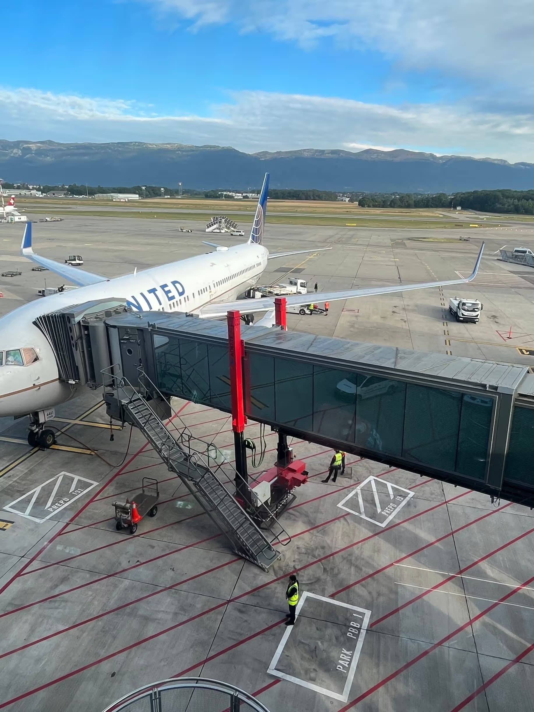 N686UA — Aircraft at Geneva International Airport