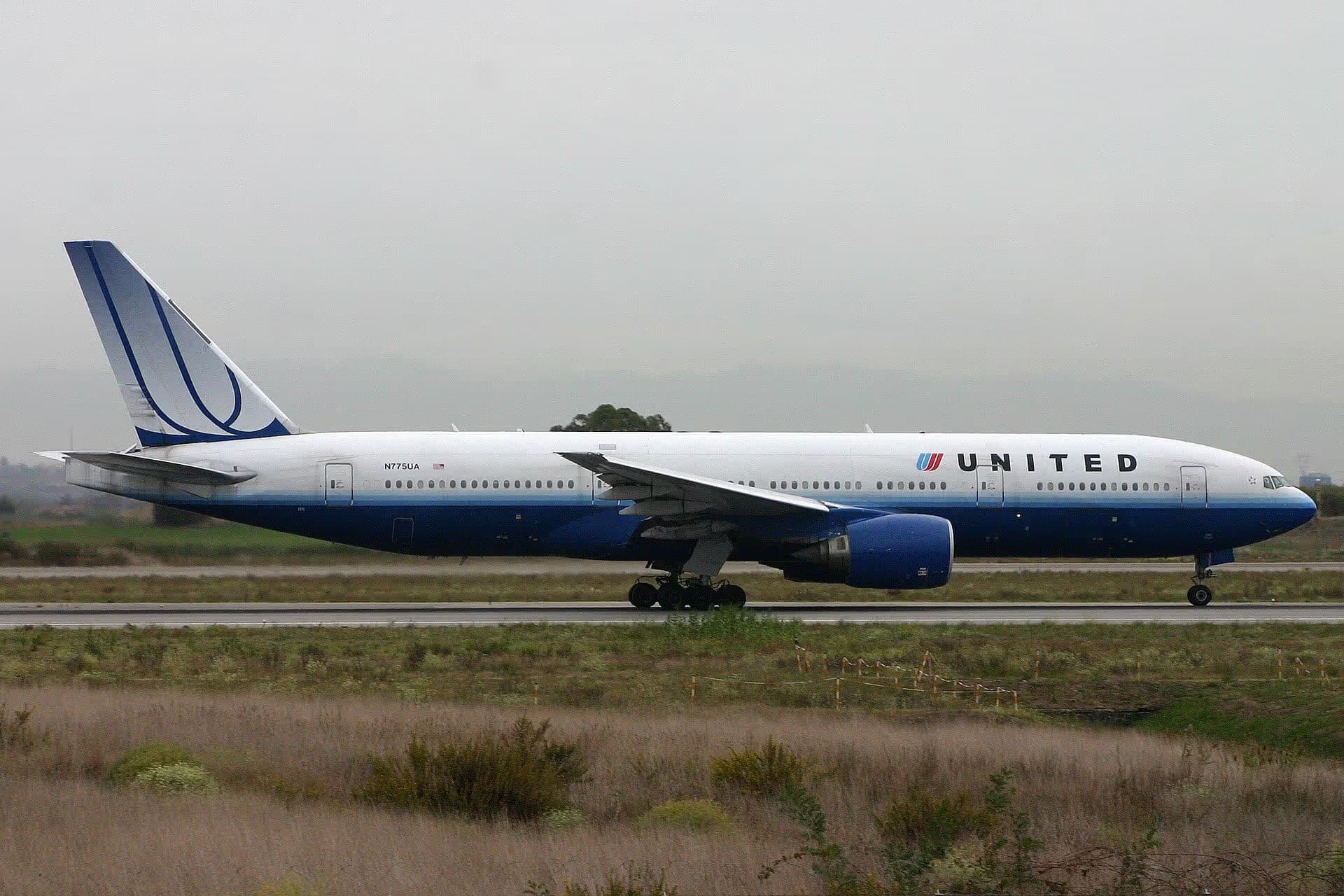 N775UA — Twin-engine aircraft