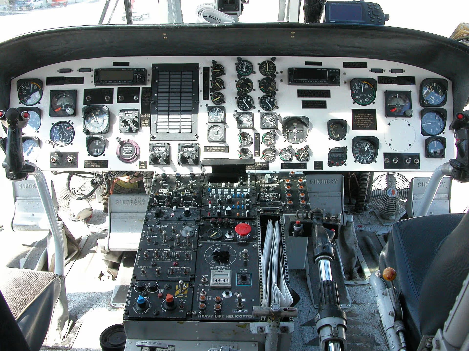 N44094 — Helicopter
