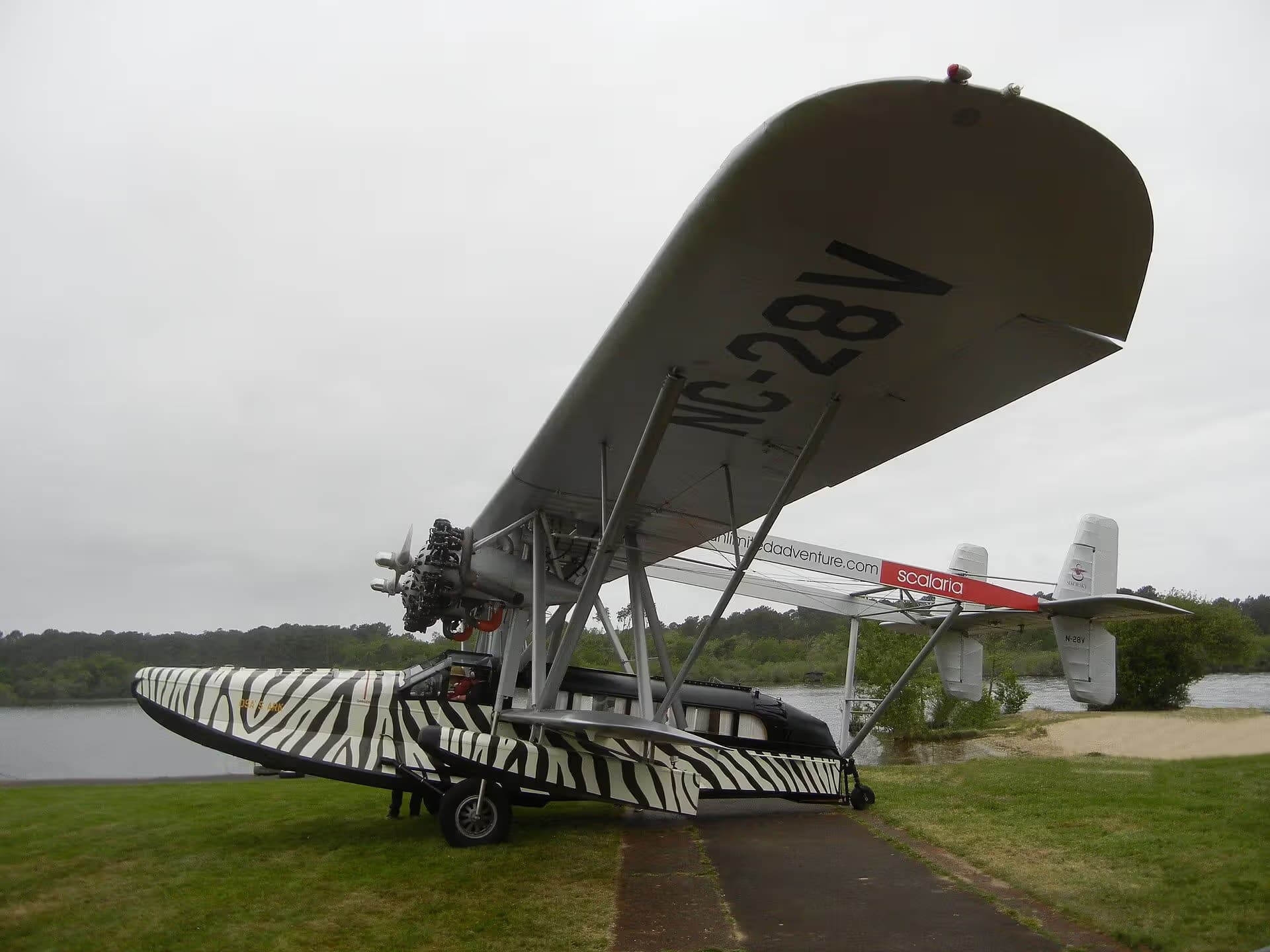 N28V — Twin-engine aircraft