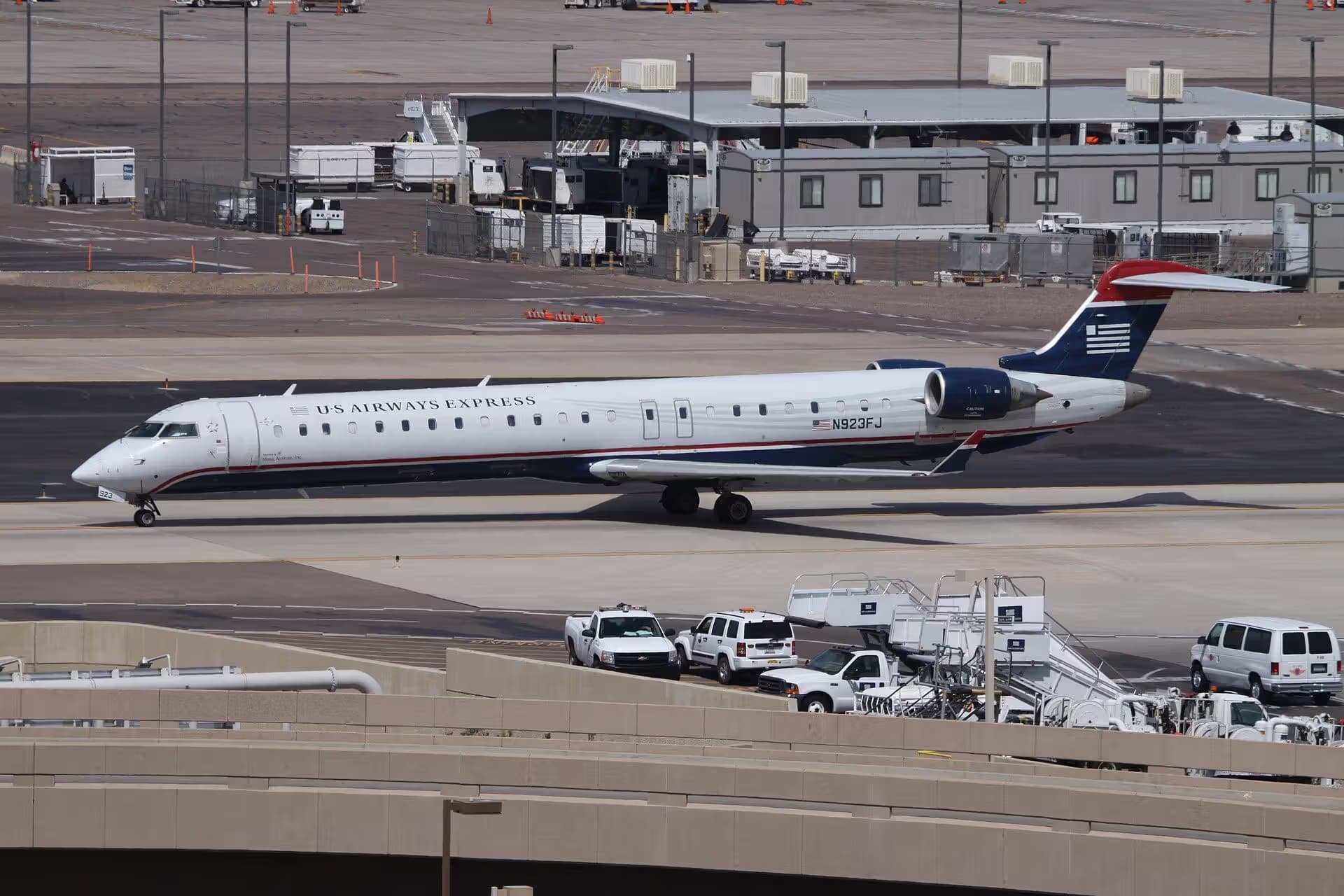 N923FJ — Twin-engine aircraft