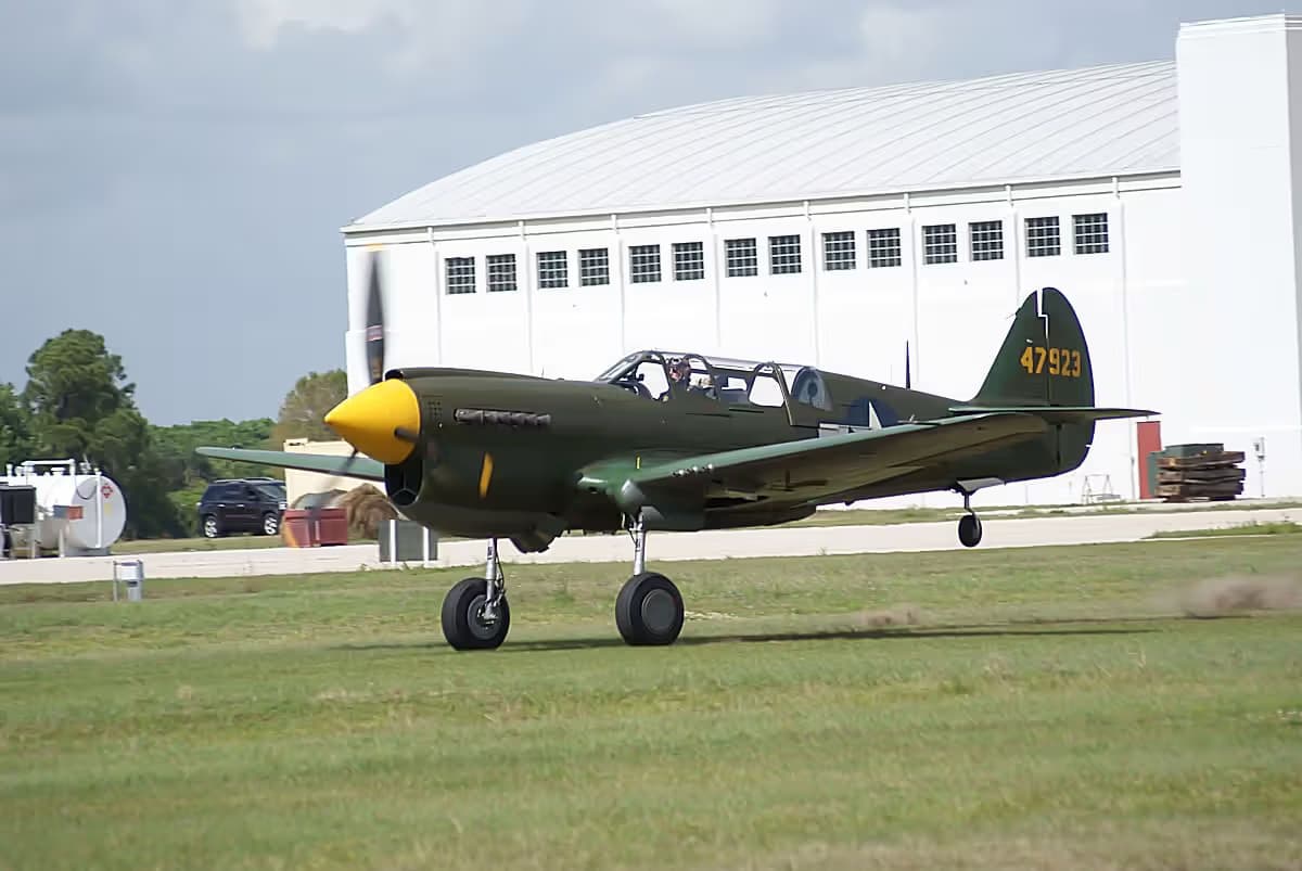 Unidentified — Single-engine aircraft