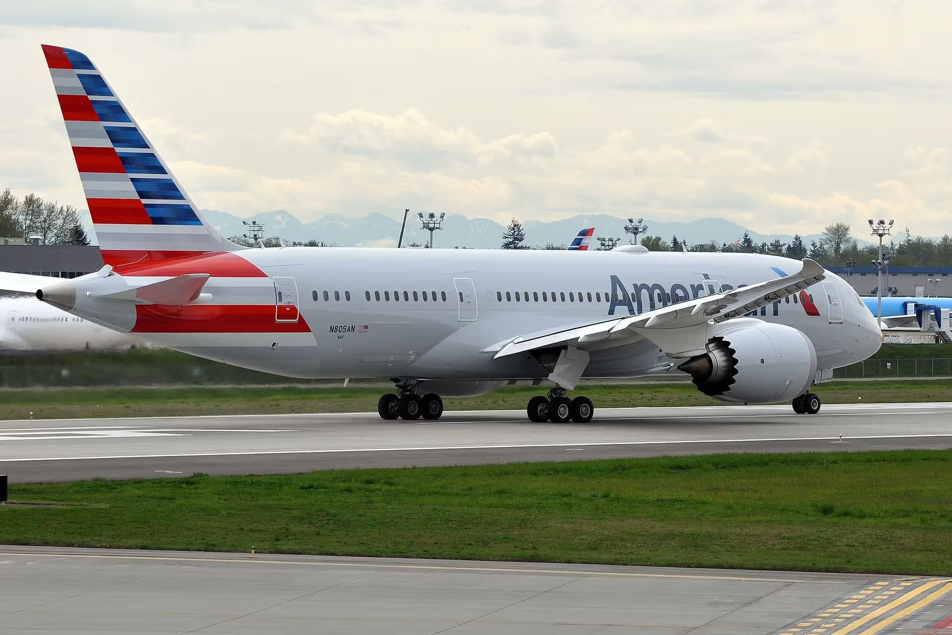 N805AN — Twin-engine aircraft