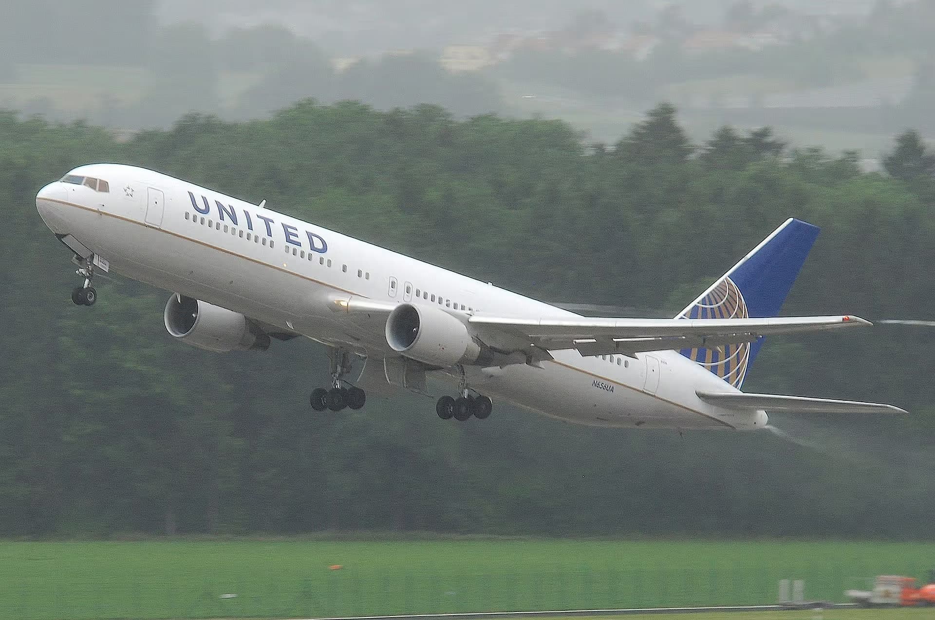 N656UA — Boeing
