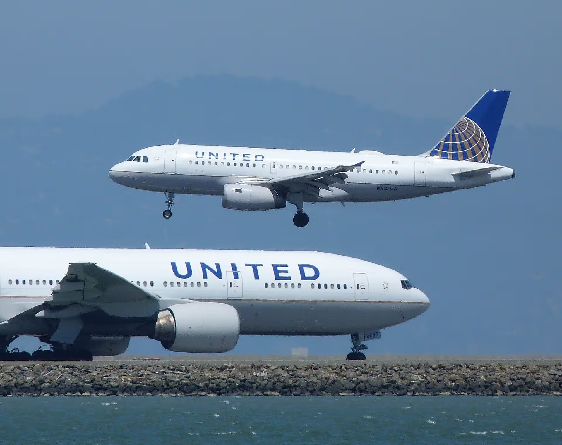 N827UA — Airbus