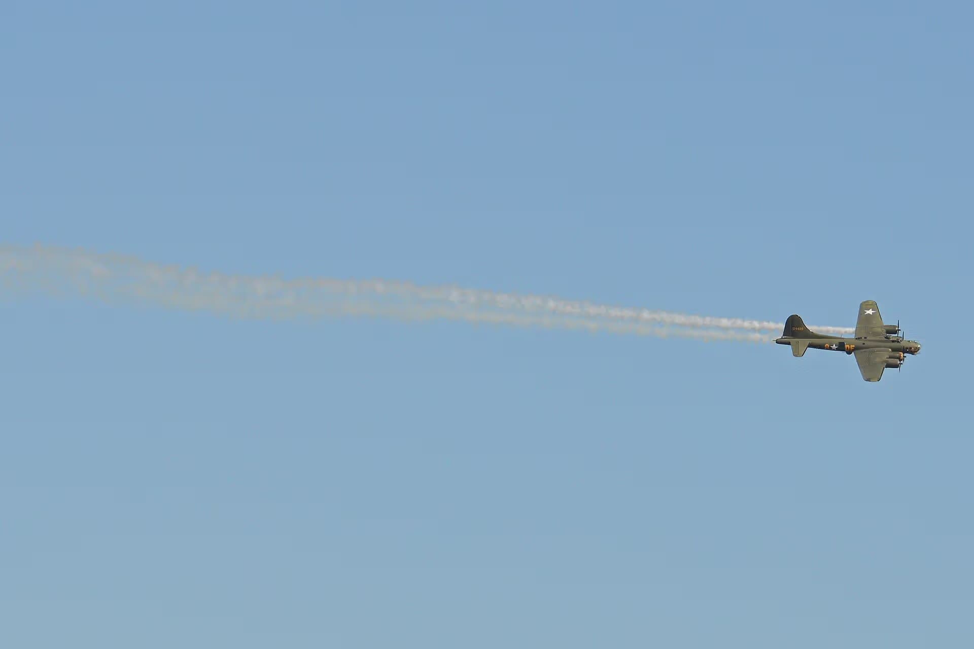 Unidentified — Twin-engine aircraft