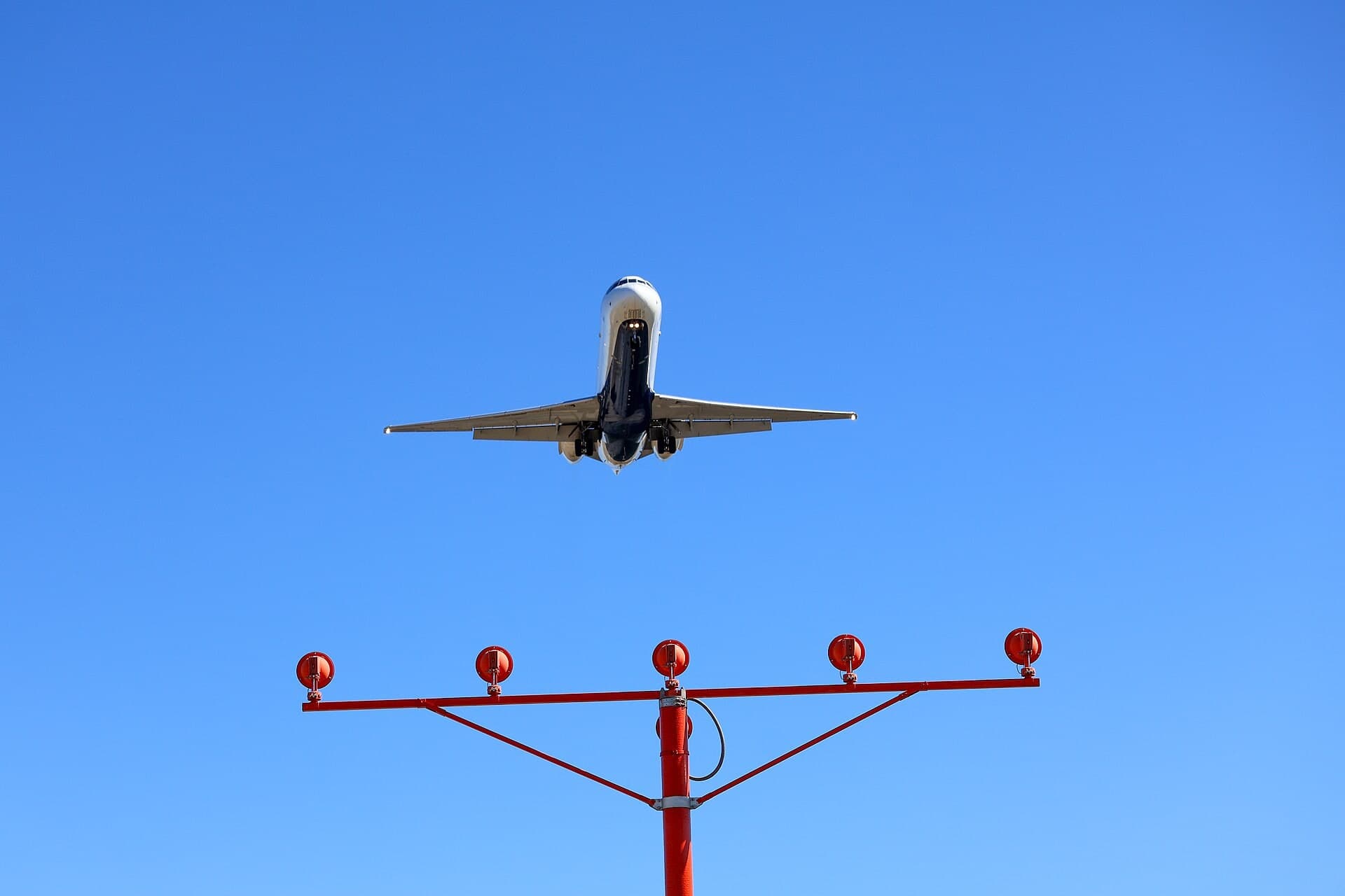 N992AT — Twin-engine aircraft