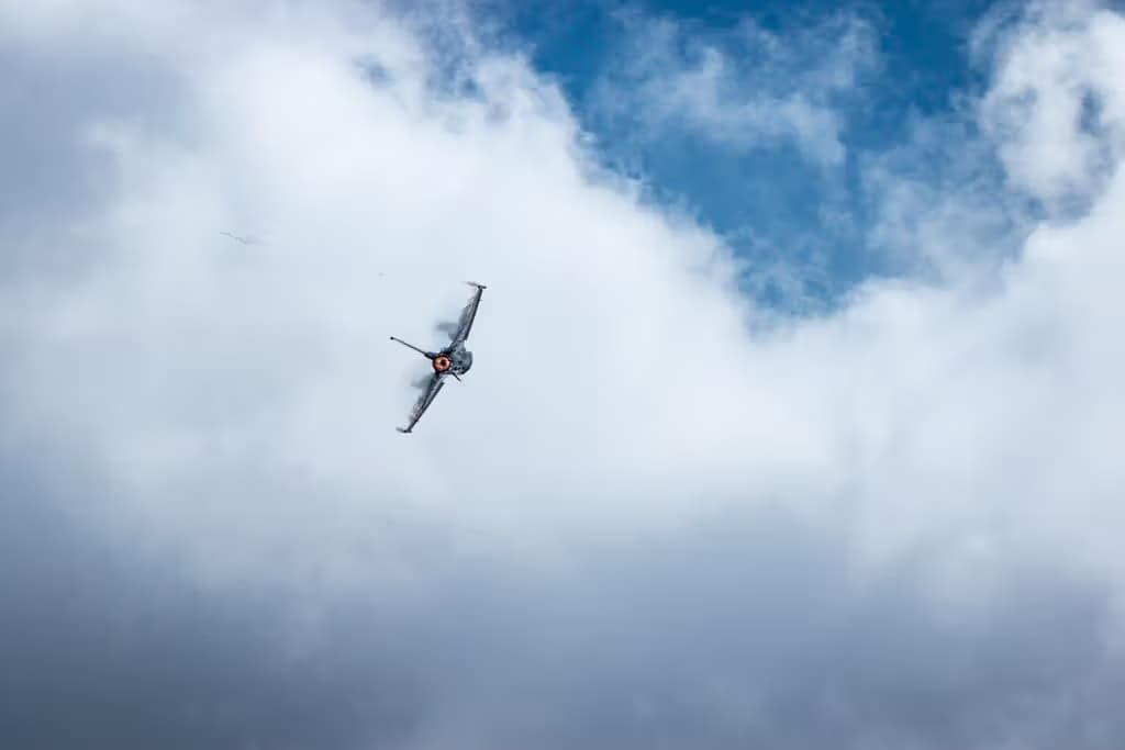 Unidentified — Single-engine aircraft