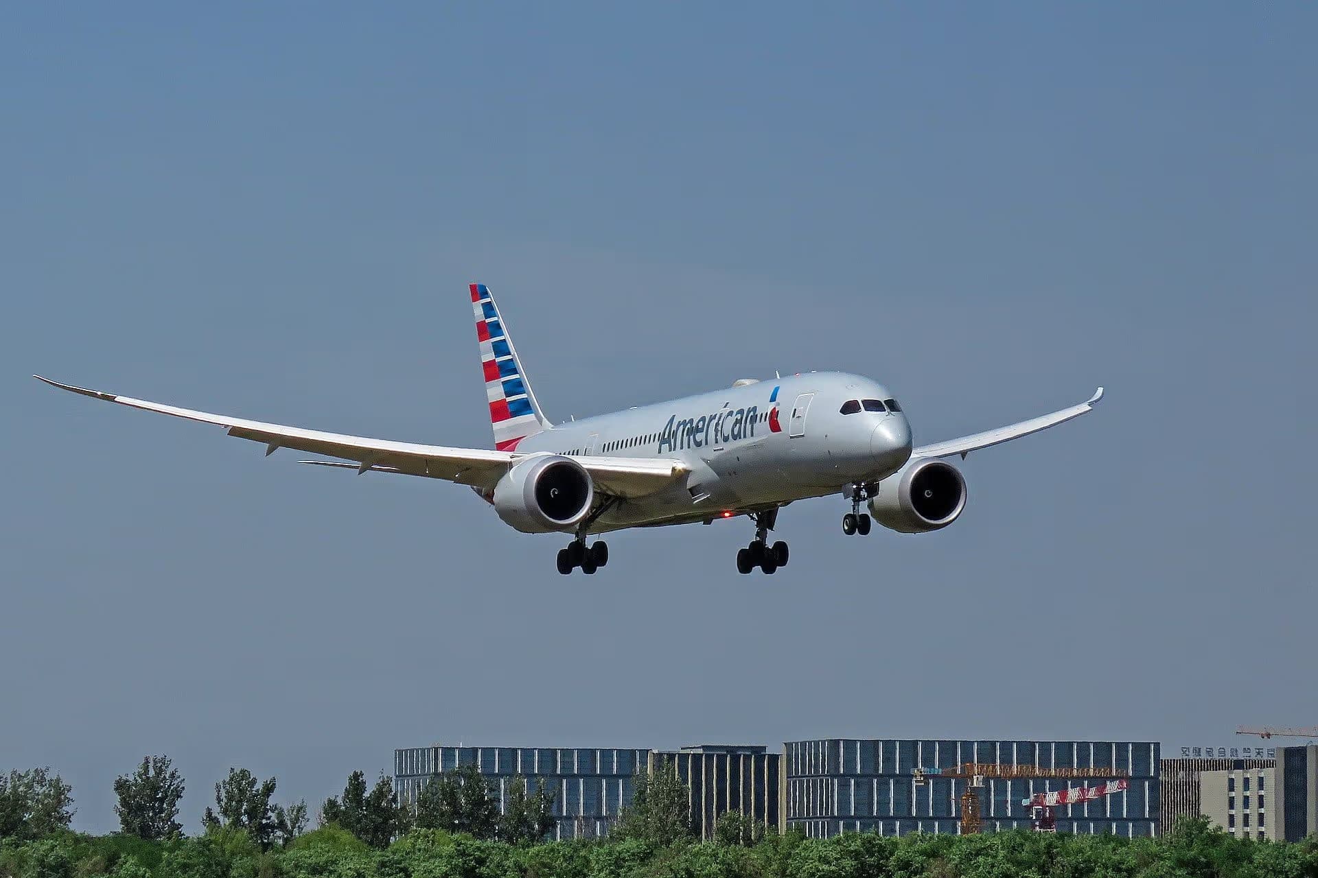 N814AA — Twin-engine aircraft