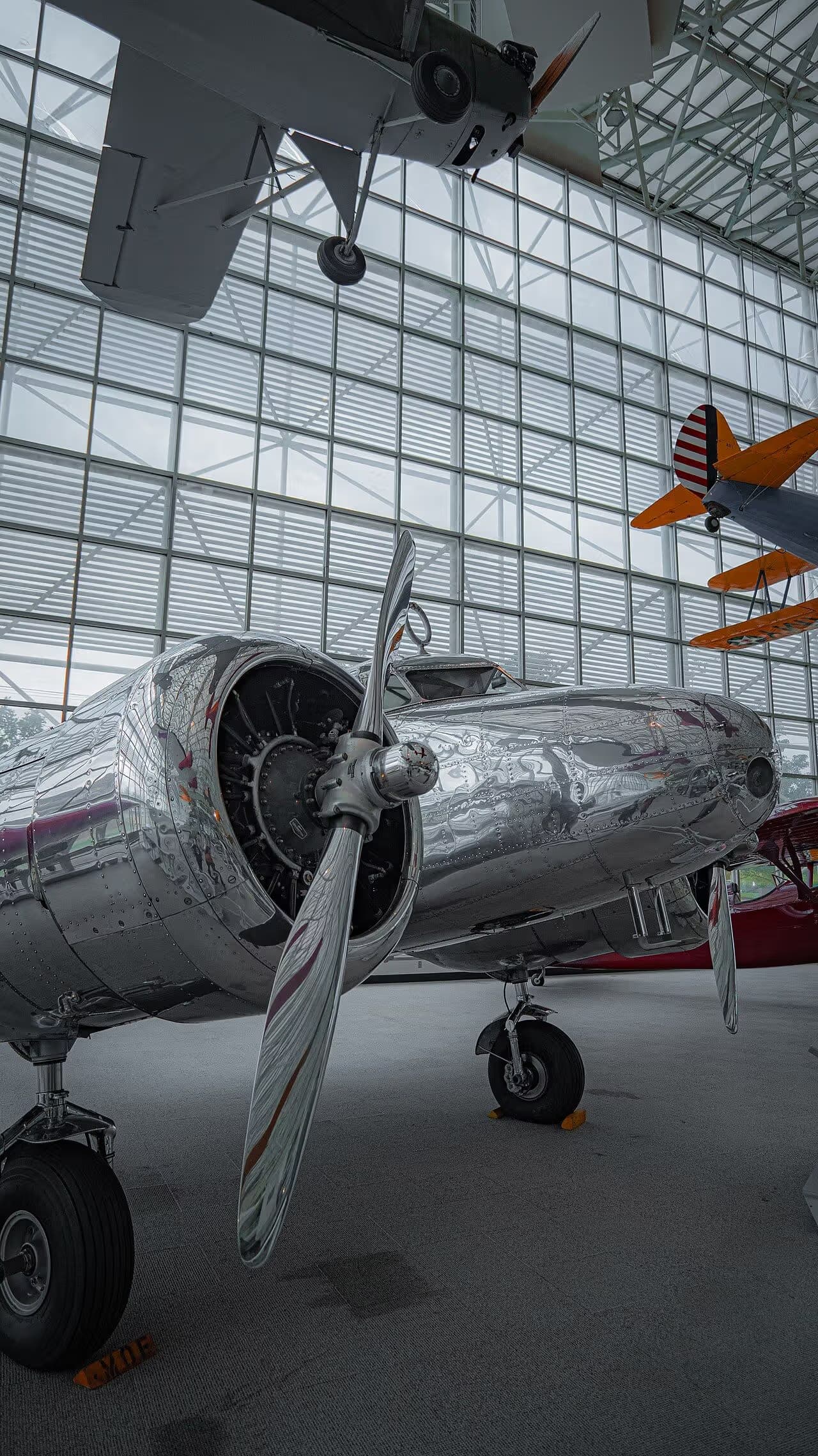 Unidentified — Twin-engine aircraft