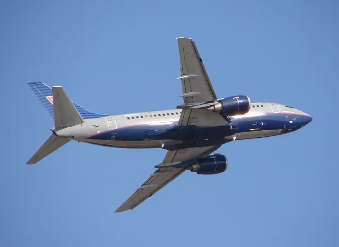 N938UA — Twin-engine aircraft