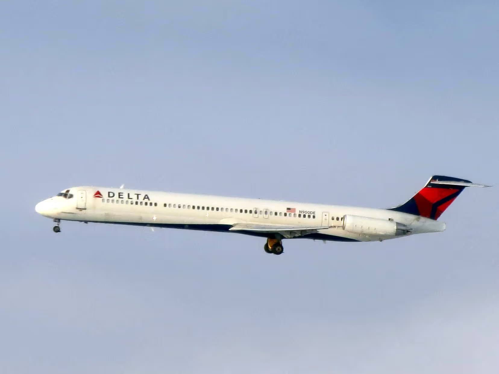 N900DE — Twin-engine aircraft