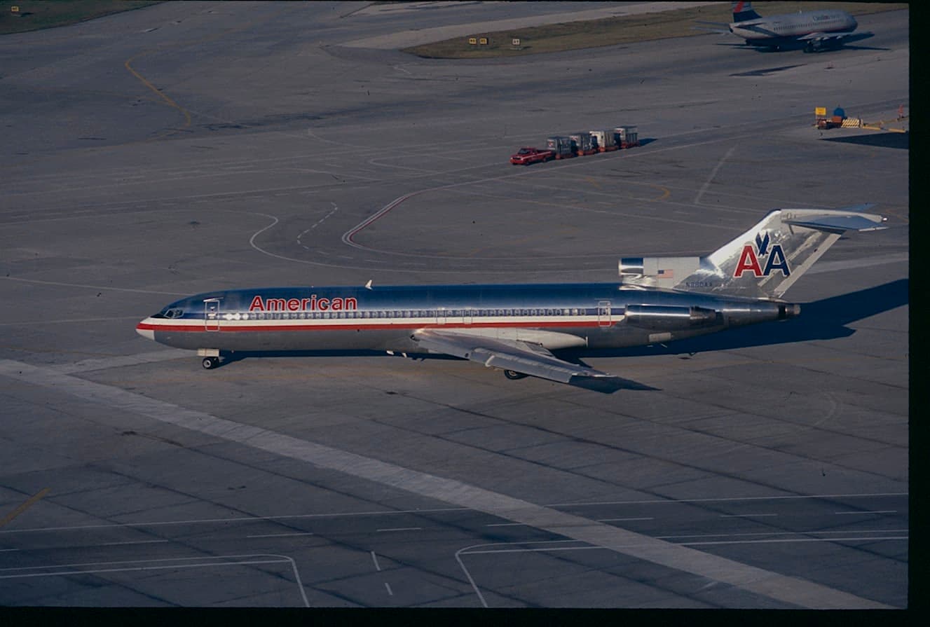 N880AA — Aircraft