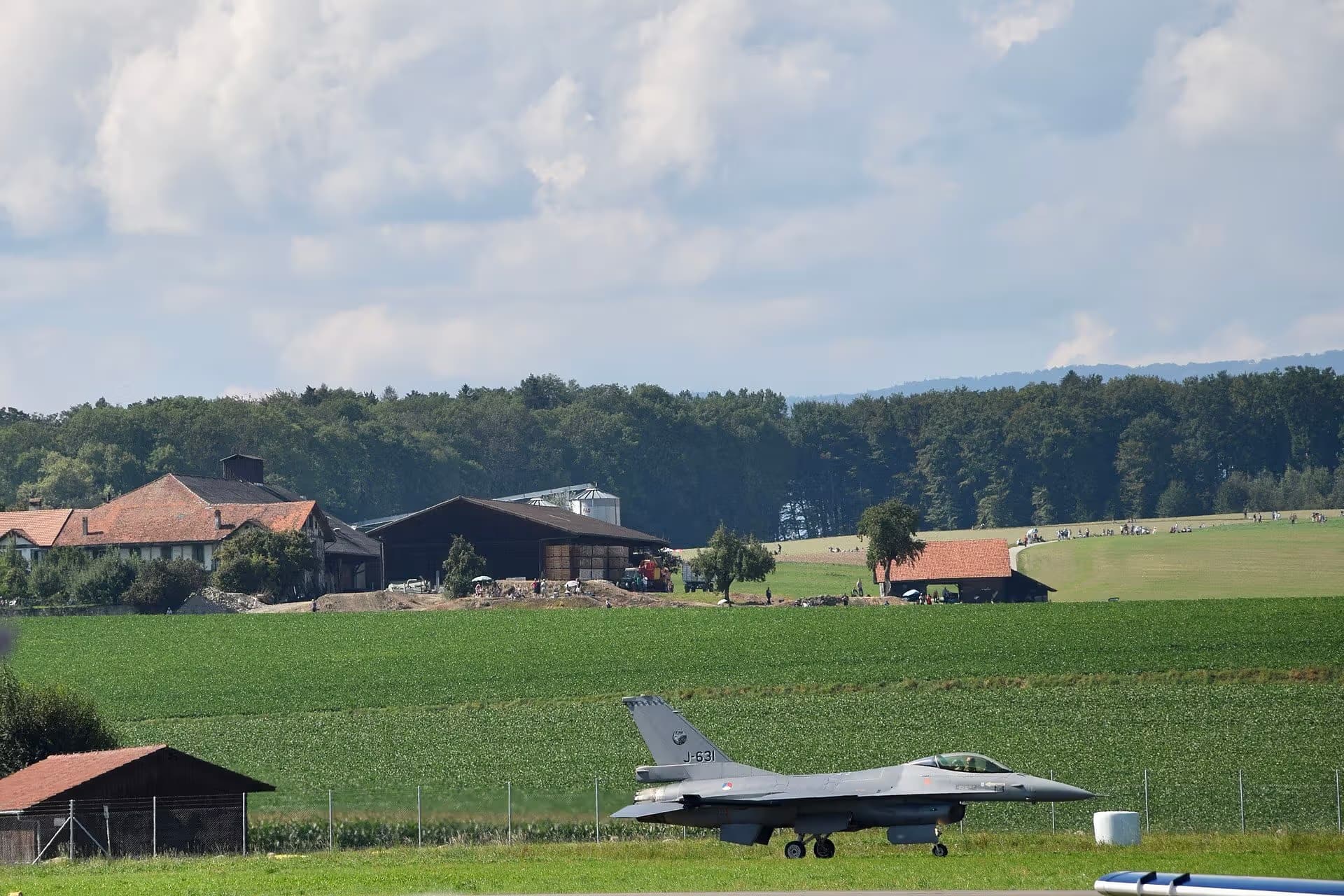Unidentified — Single-engine aircraft