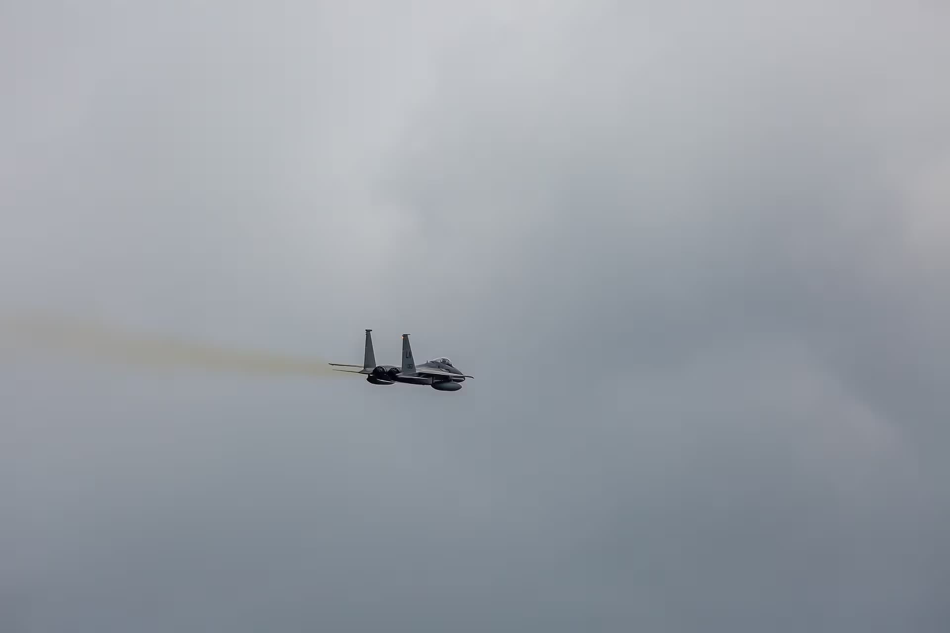 Unidentified — Twin-engine aircraft