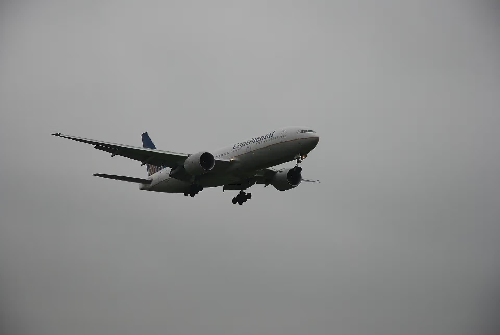 N27015 — Twin-engine aircraft
