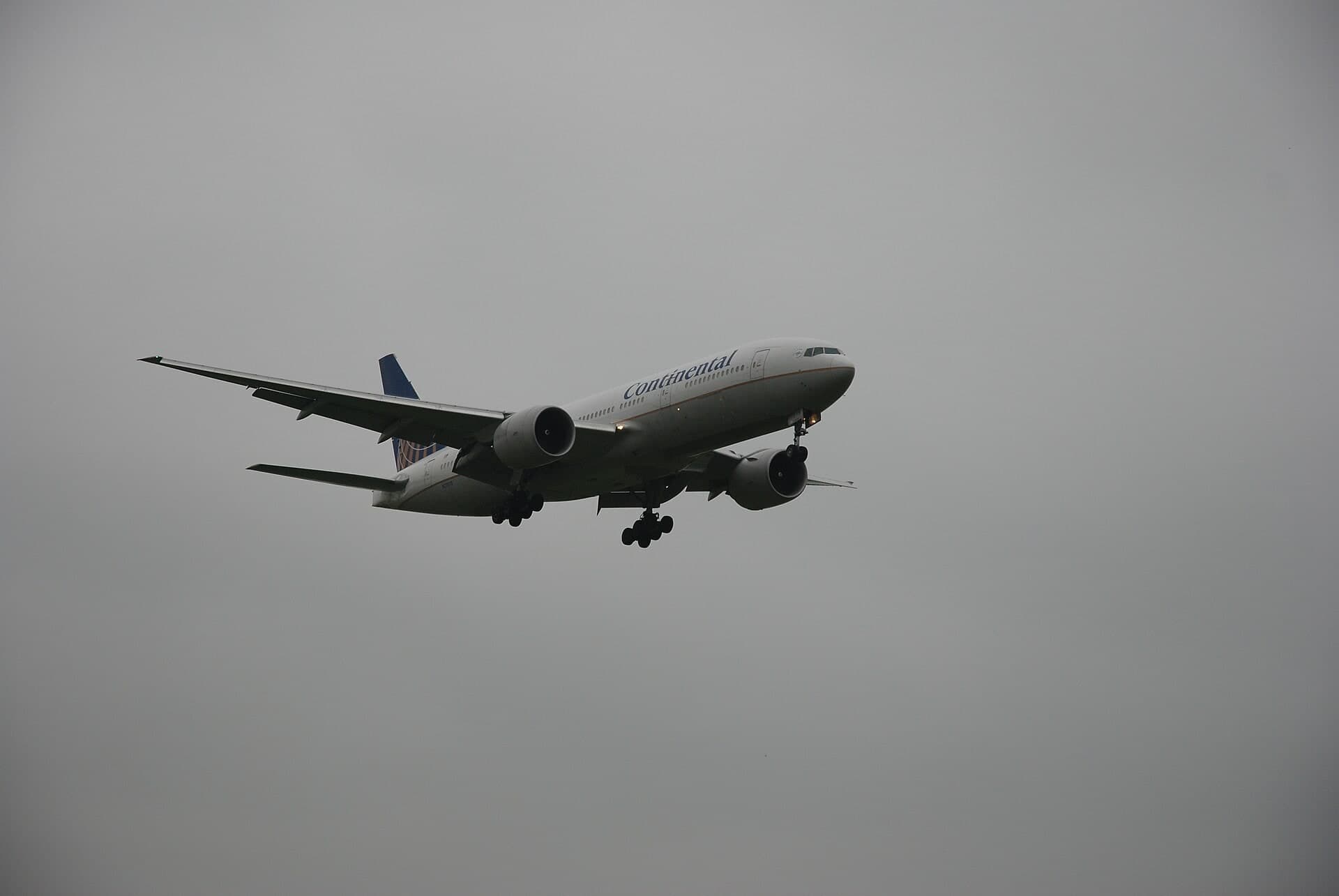 N27015 — Twin-engine aircraft
