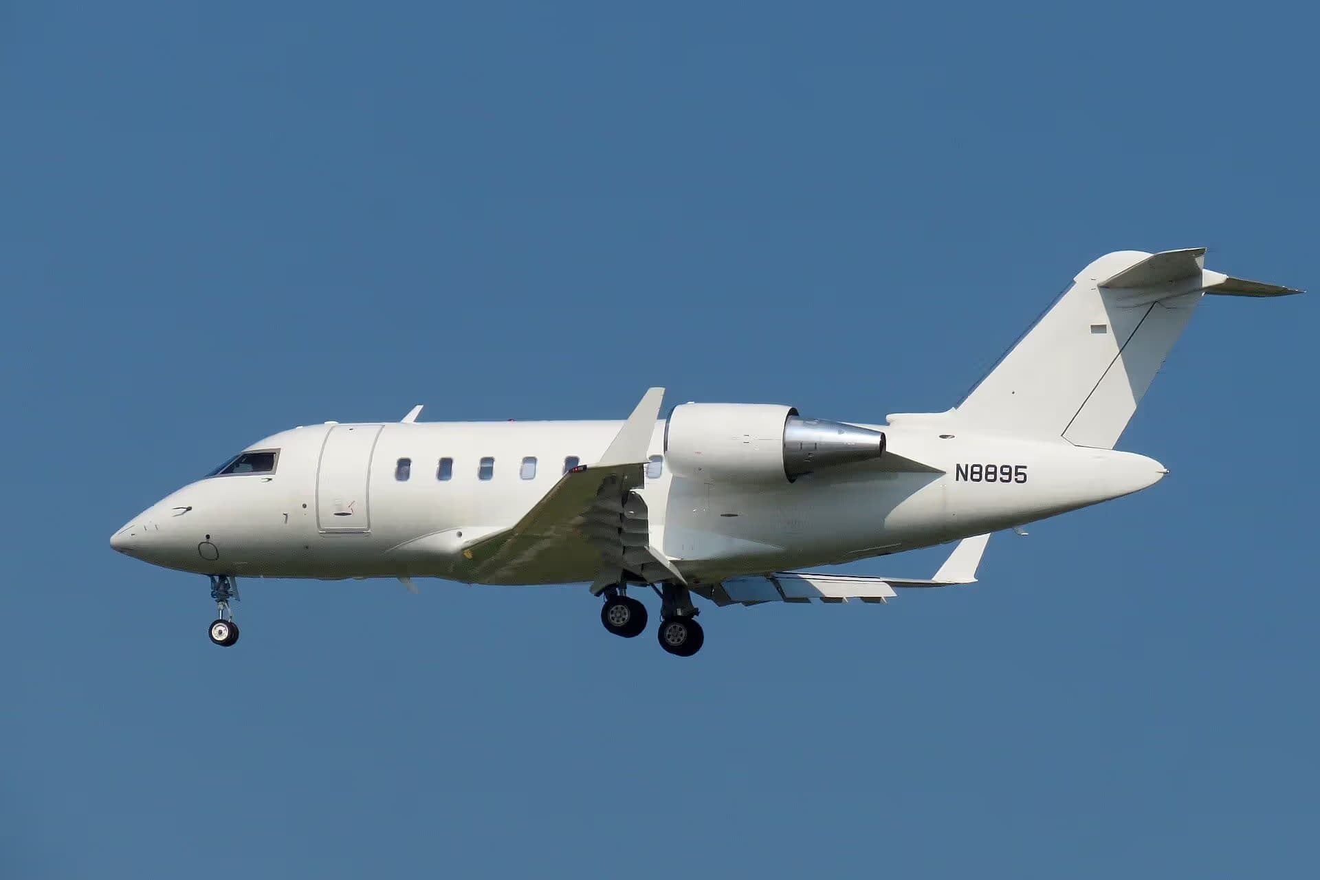 N8895 — Business jet