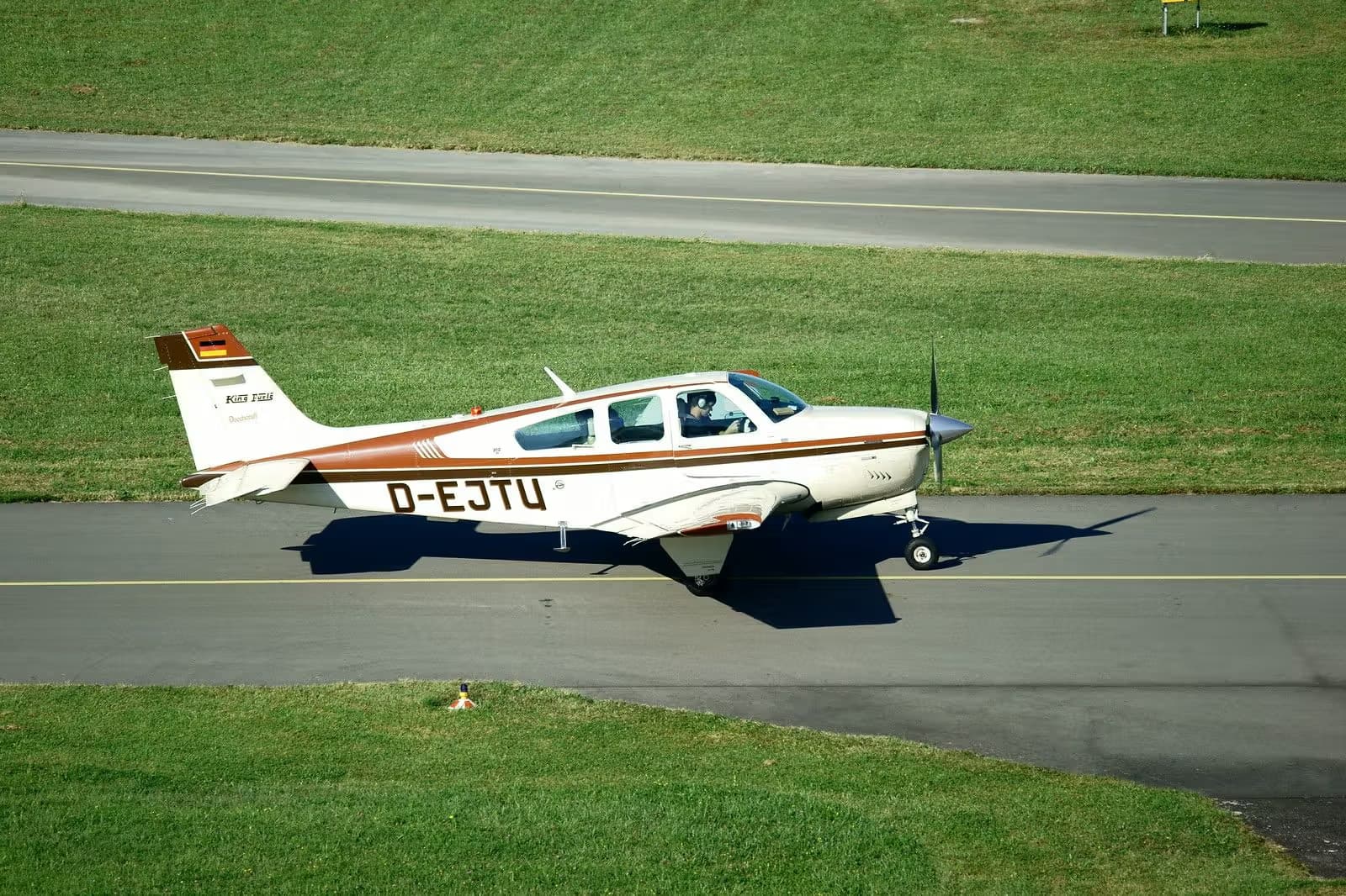 D-EJTU — Beechcraft