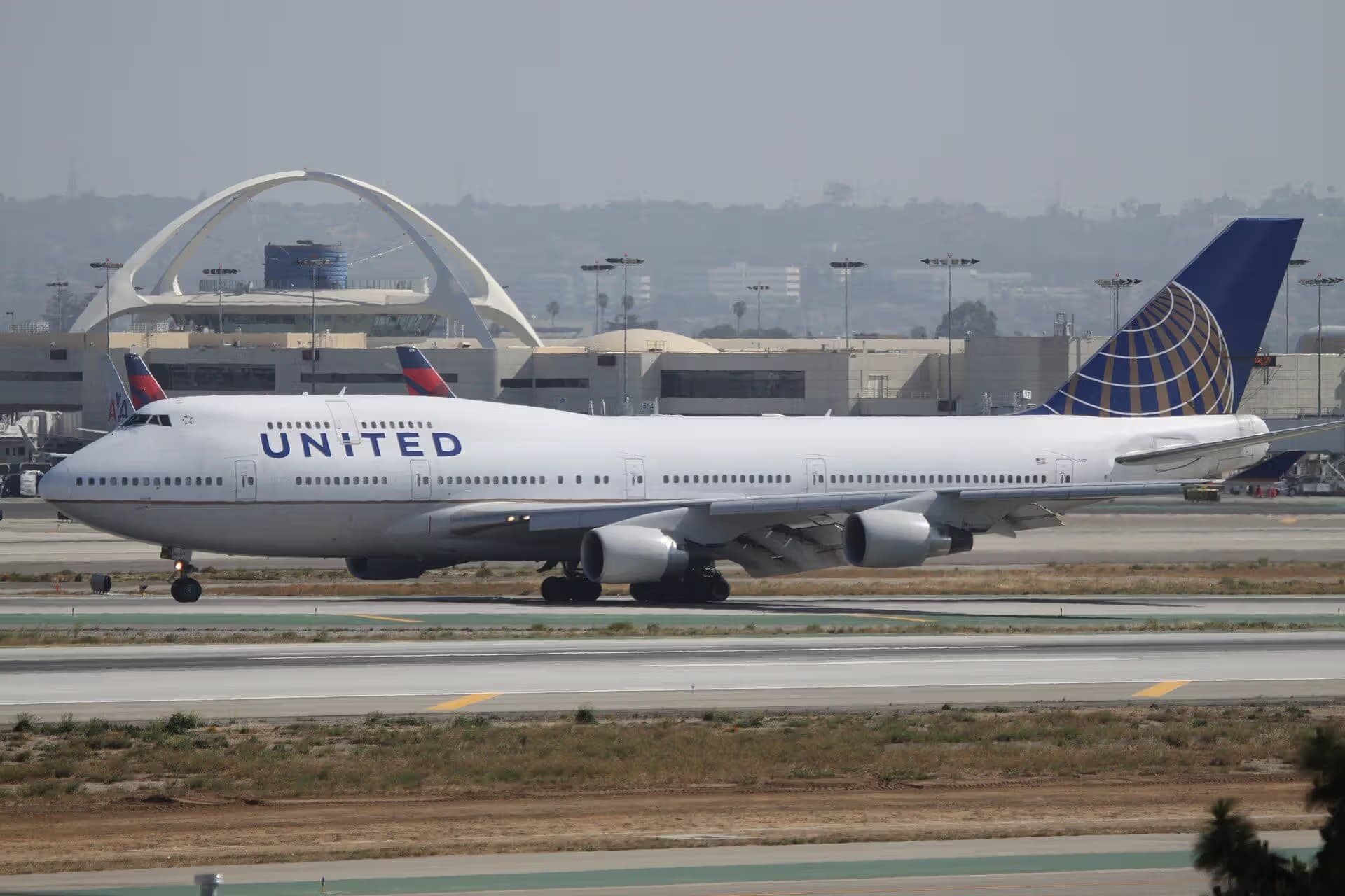 N128UA — Boeing