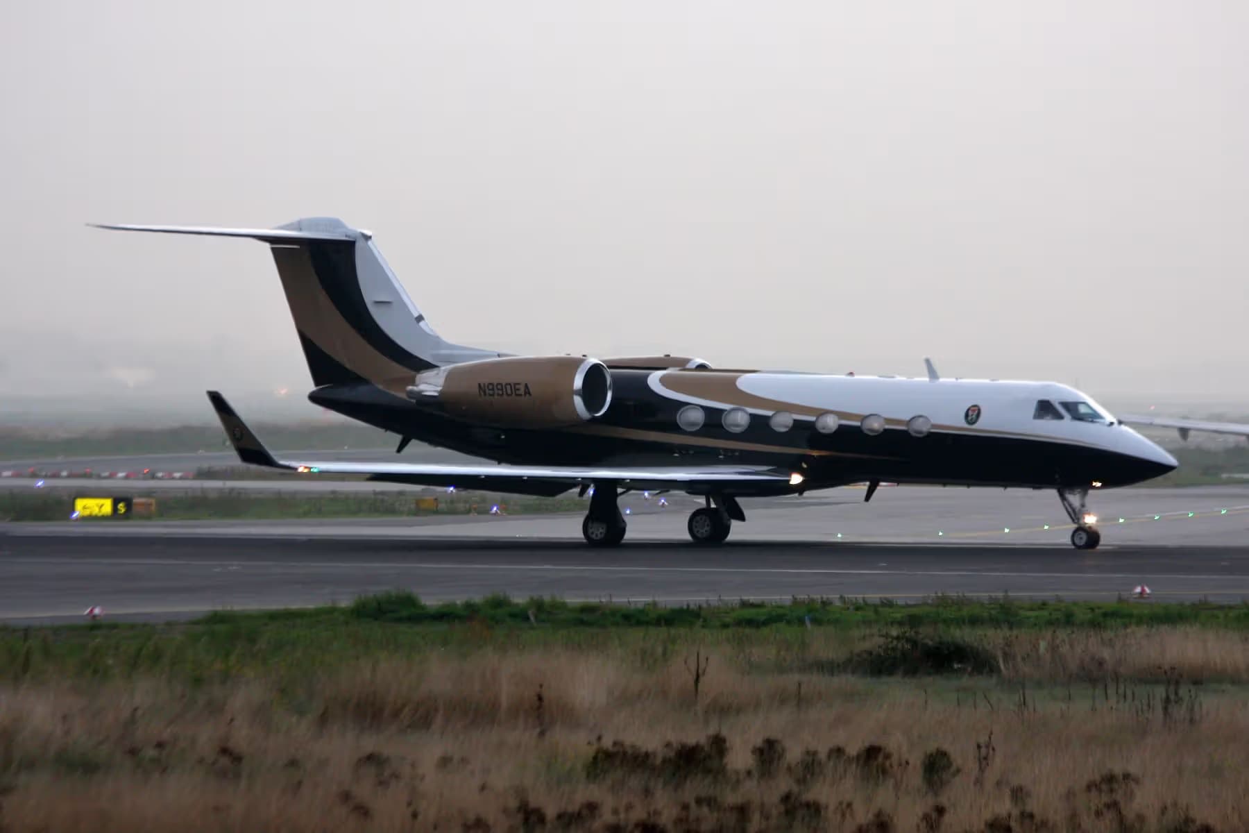 N990EA — Business jet