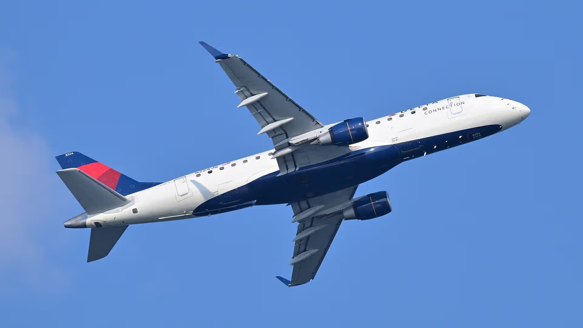 N224JQ — Twin-engine aircraft