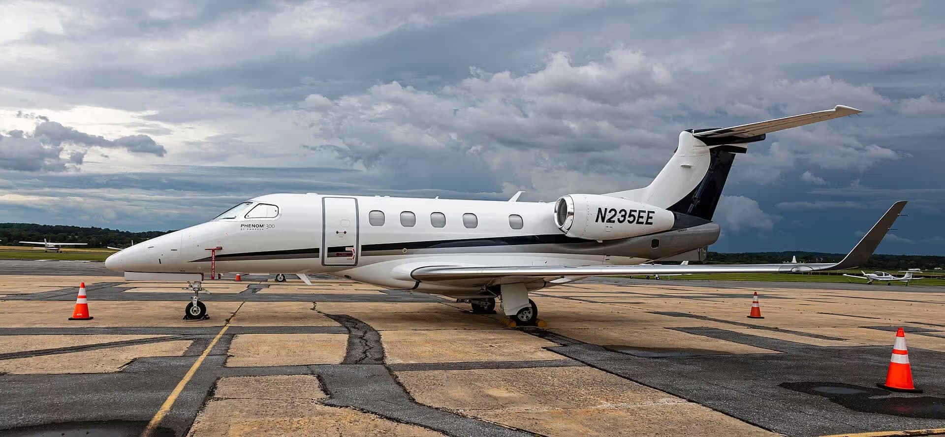 N235EE — Embraer