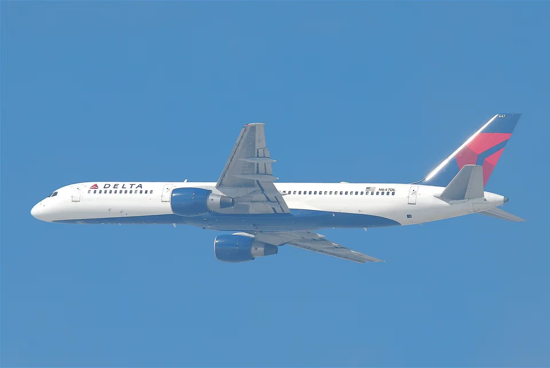 N647DL — Twin-engine aircraft