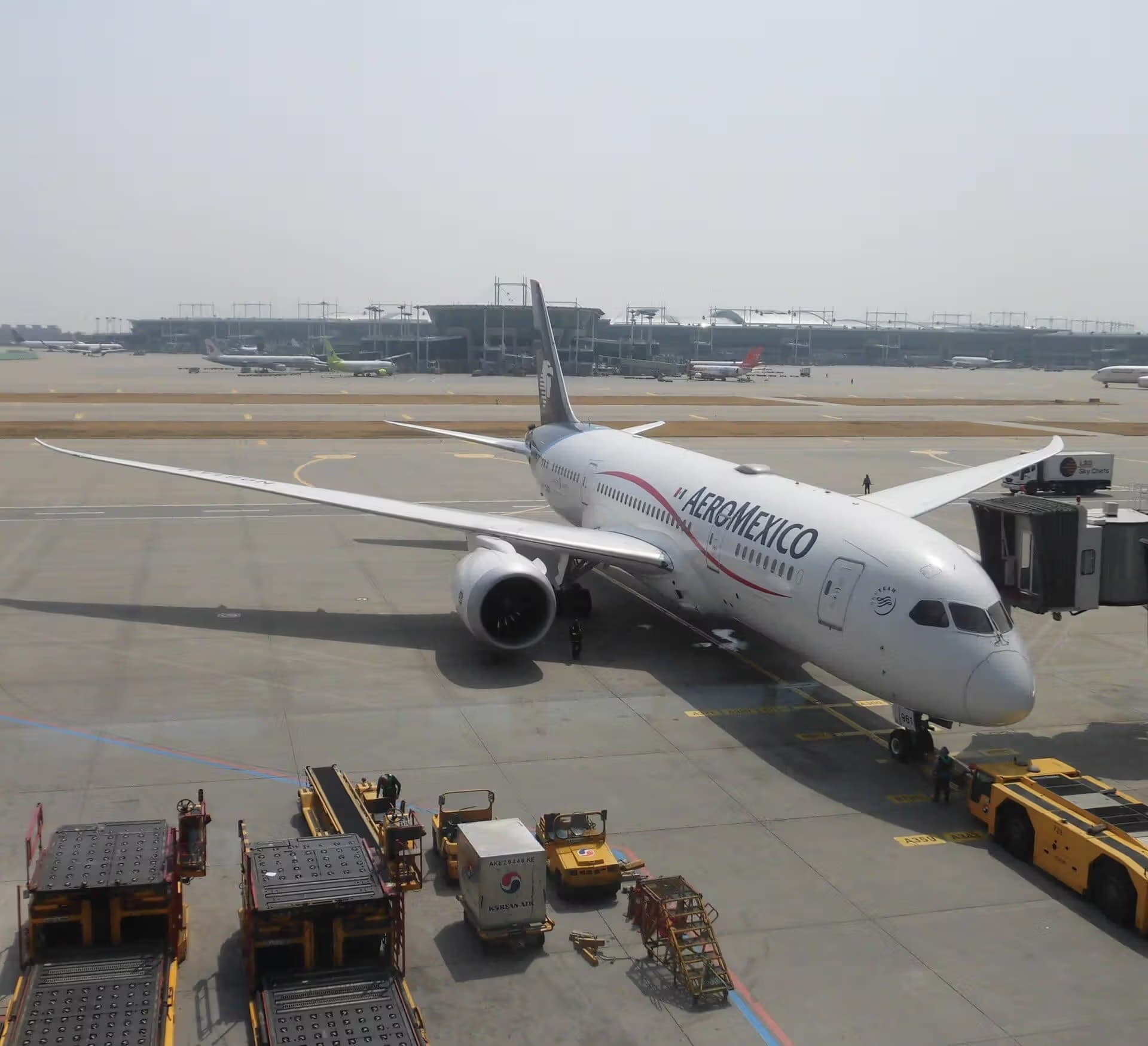 N961AM — Twin-engine aircraft