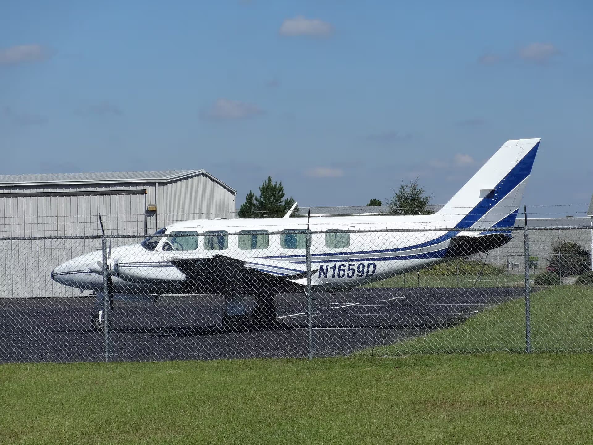 N1659D — Twin-engine aircraft