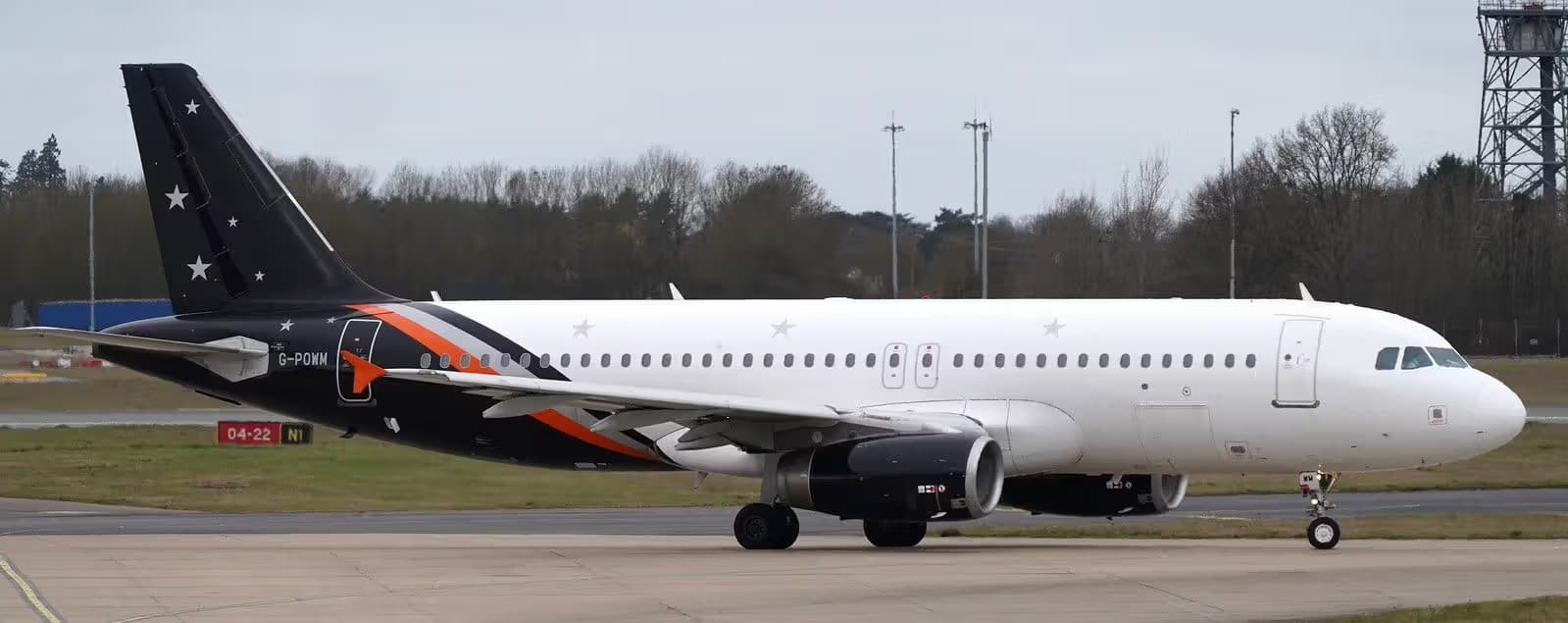 G-POWM — Twin-engine aircraft