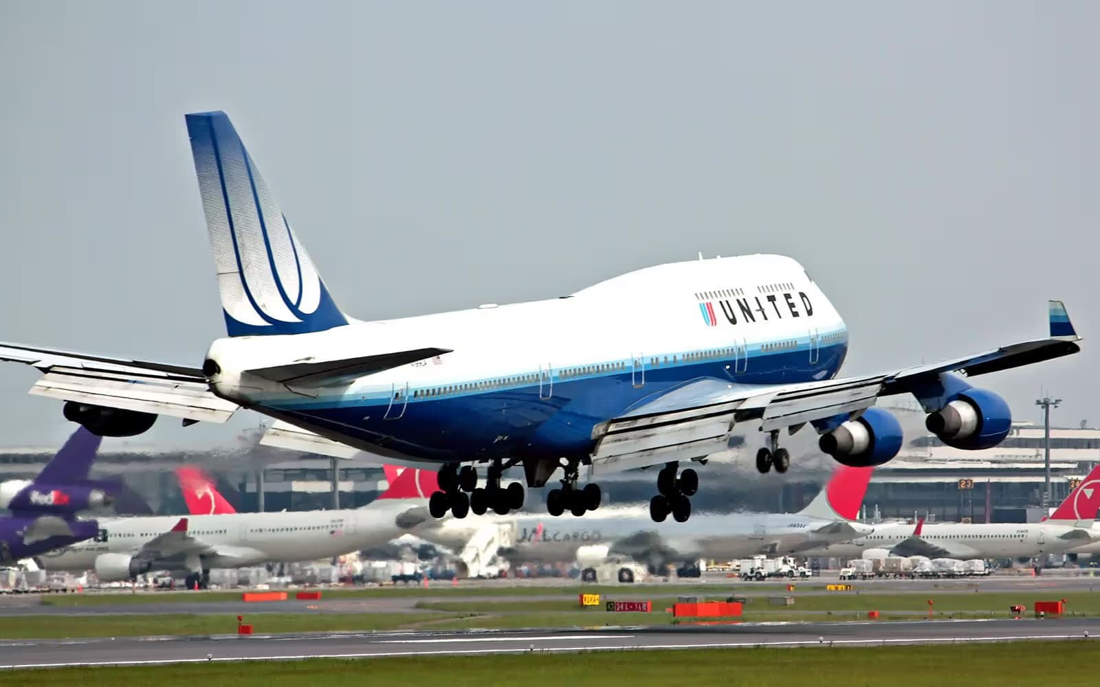 N199UA — Boeing