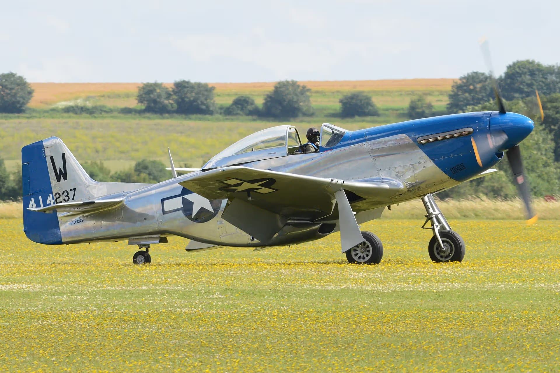 Unidentified — Single-engine aircraft