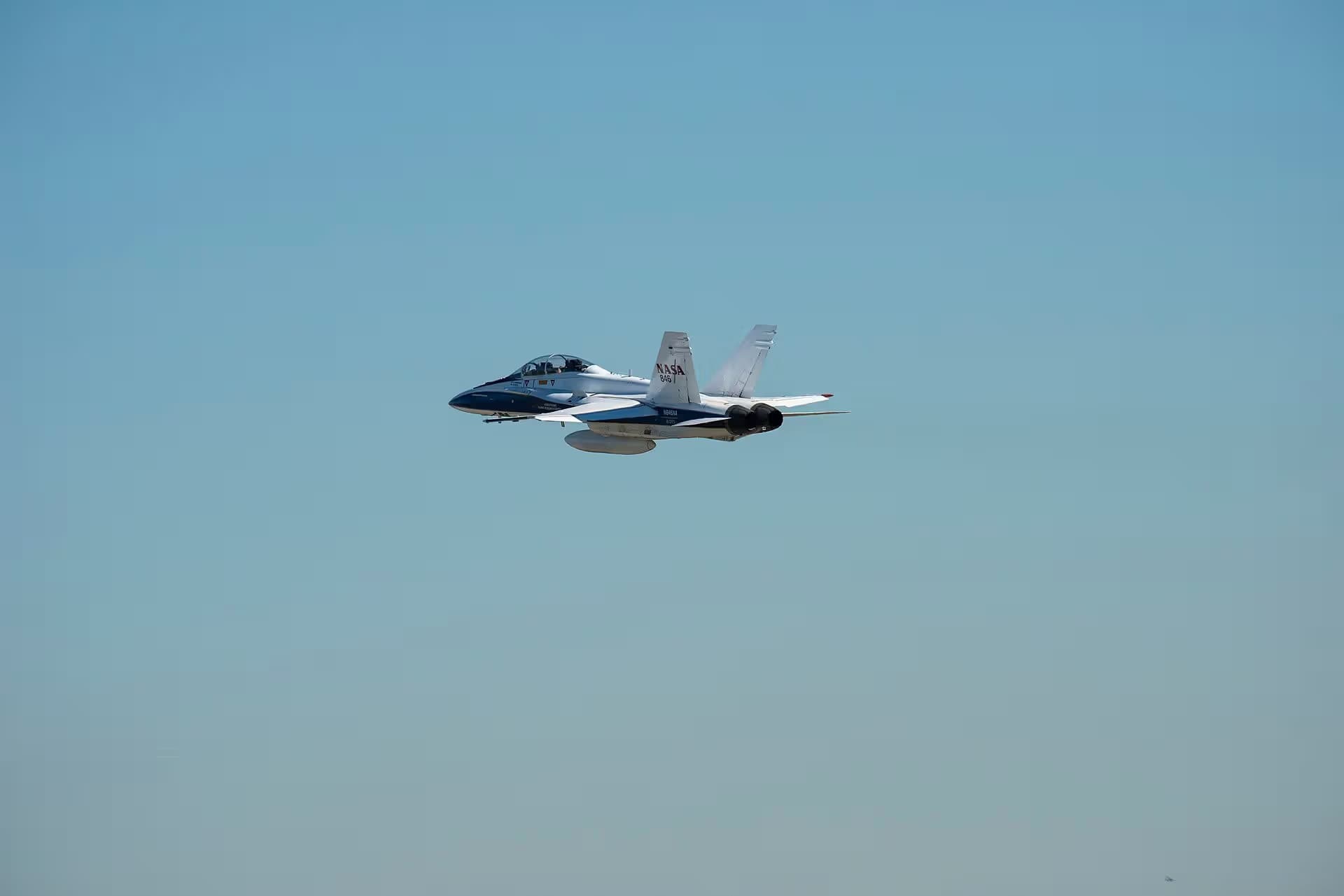N846NA — Twin-engine aircraft
