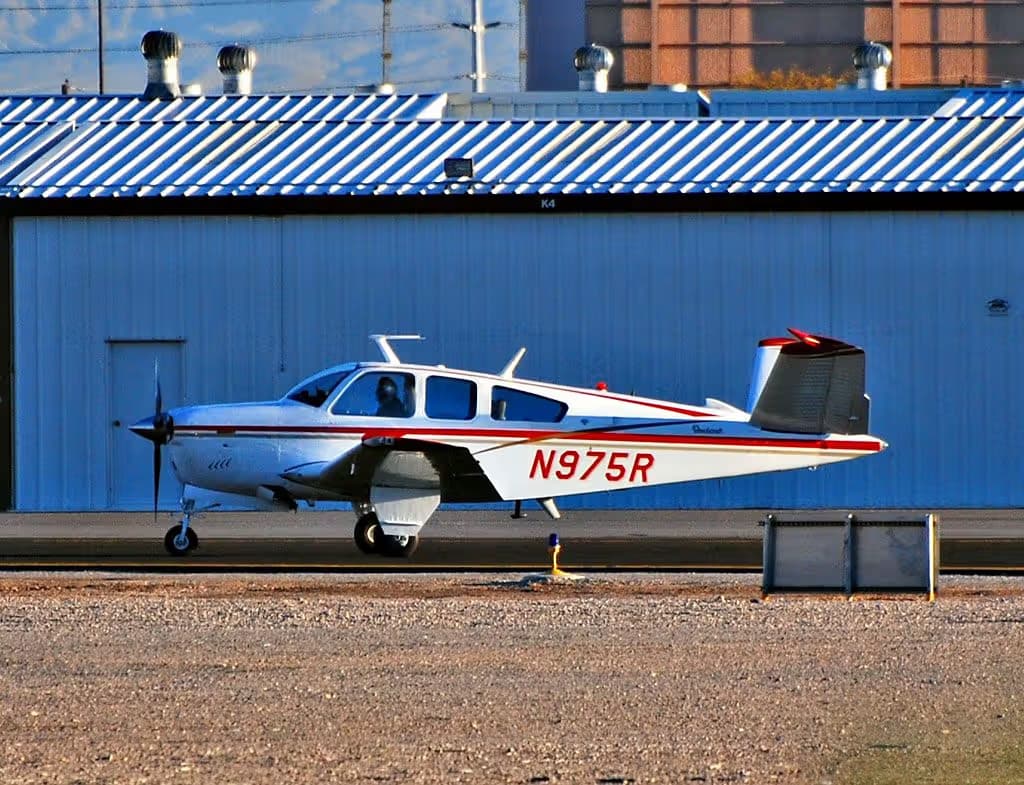 N975R — Beechcraft