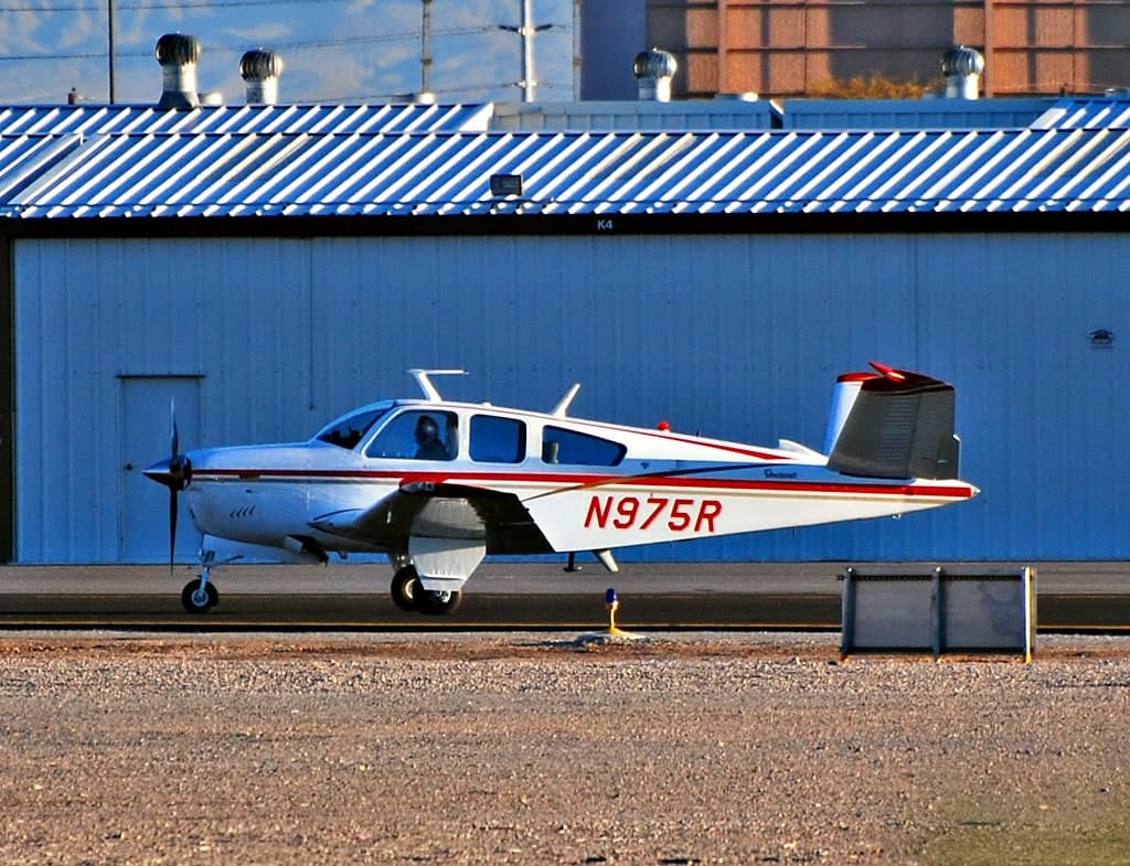 N975R — Beechcraft
