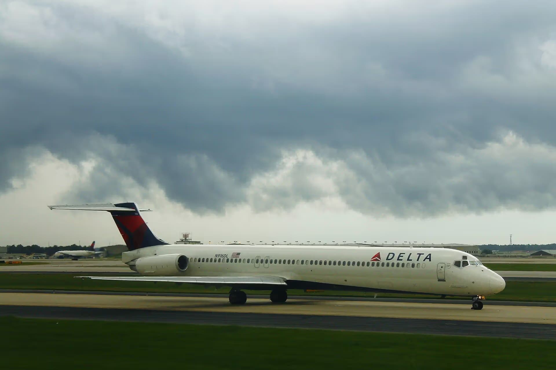 N916DL — Aircraft