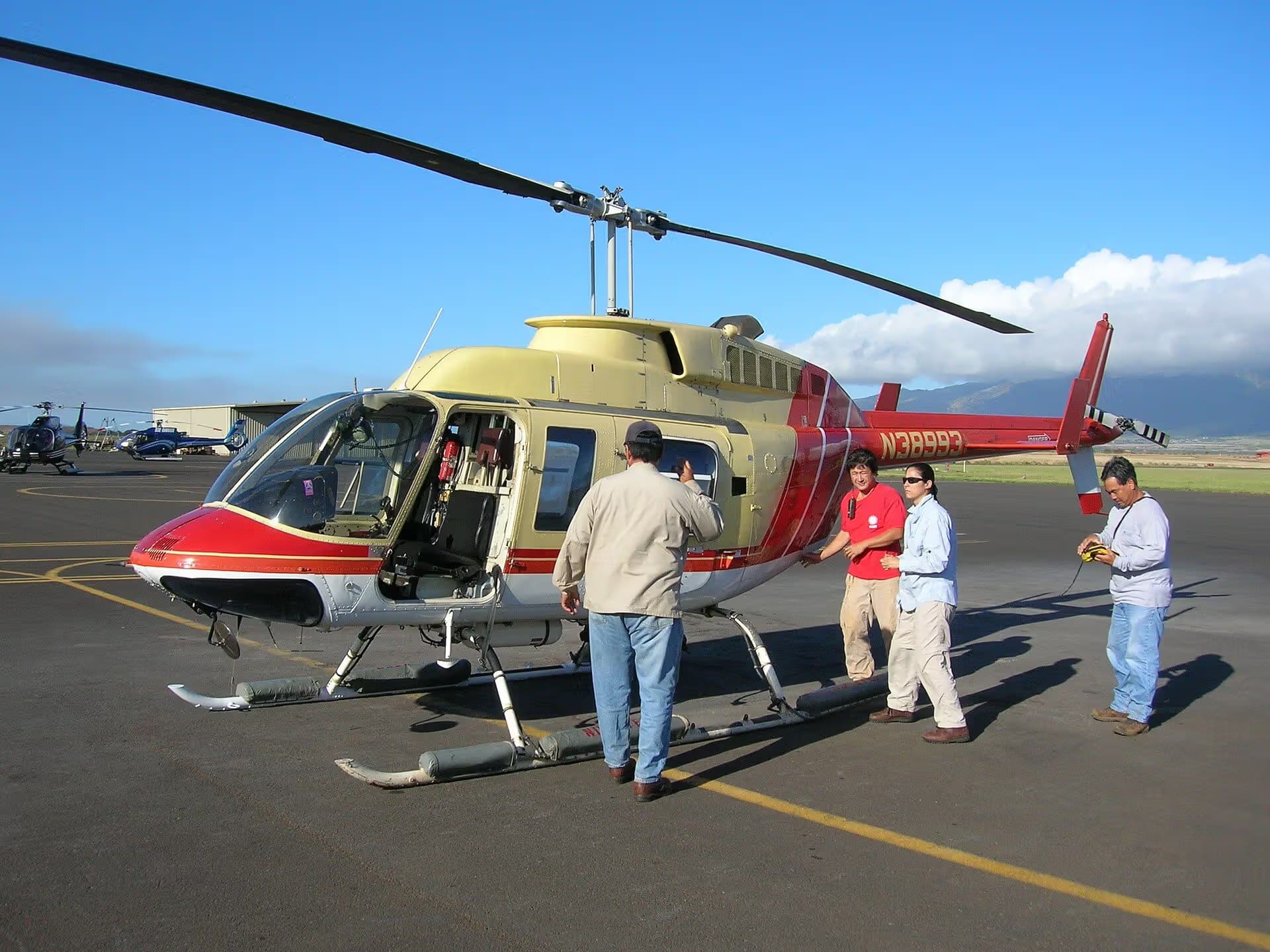 N38993 — Helicopter