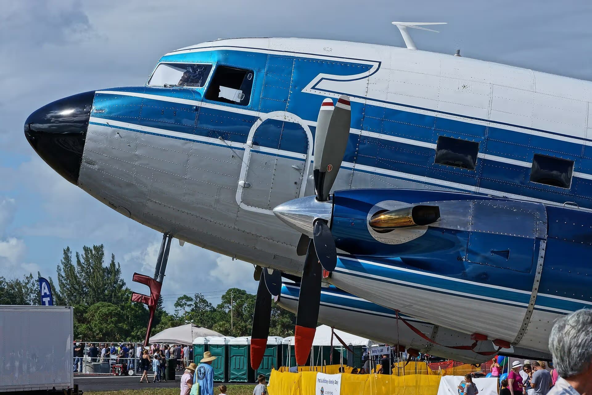 N200MF — Douglas