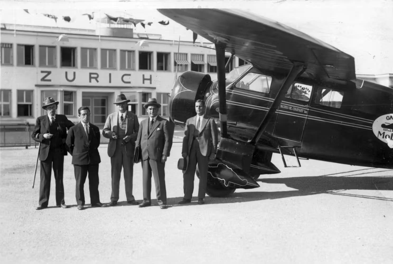 Unidentified — Single-engine aircraft