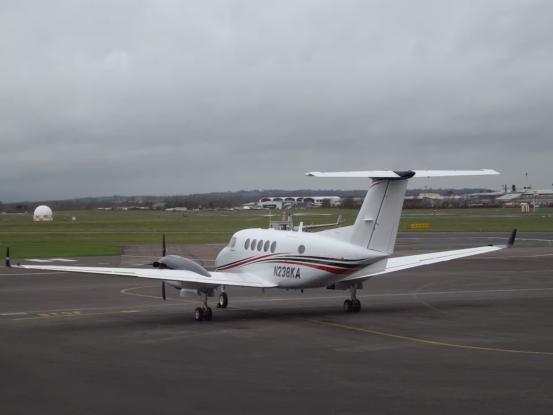N238KA — Twin-engine aircraft