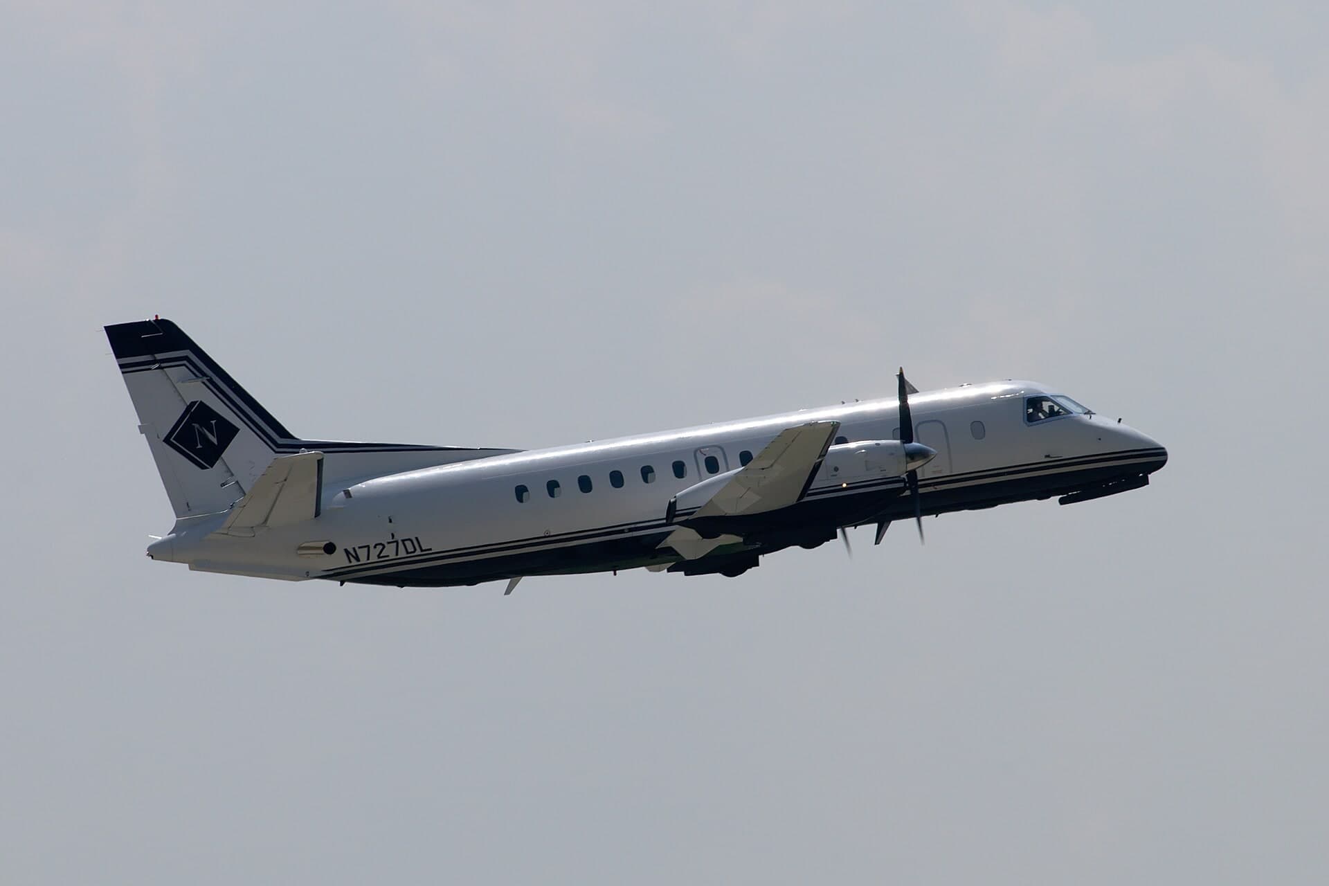 N727DL — Twin-engine aircraft