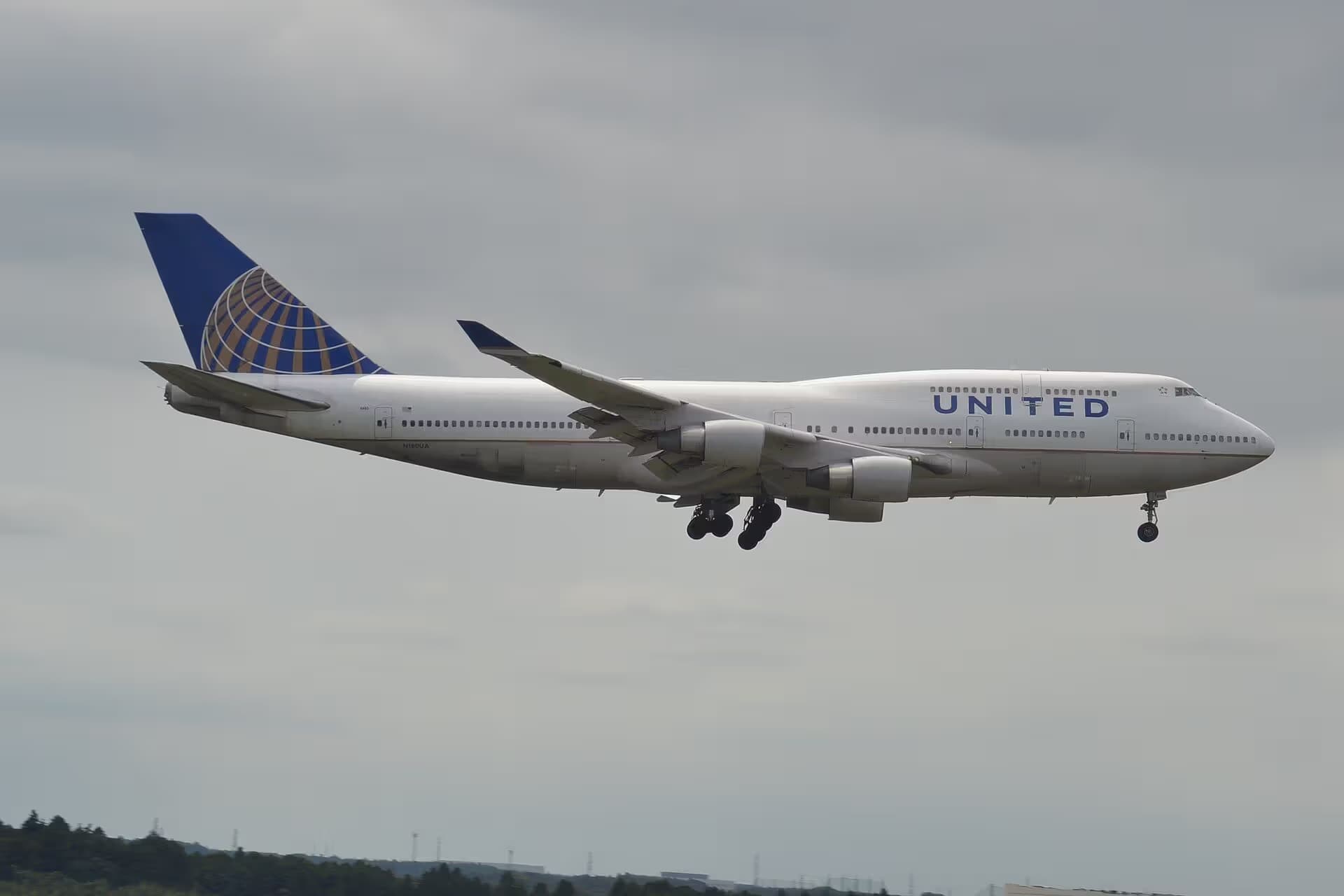 N180UA — Boeing