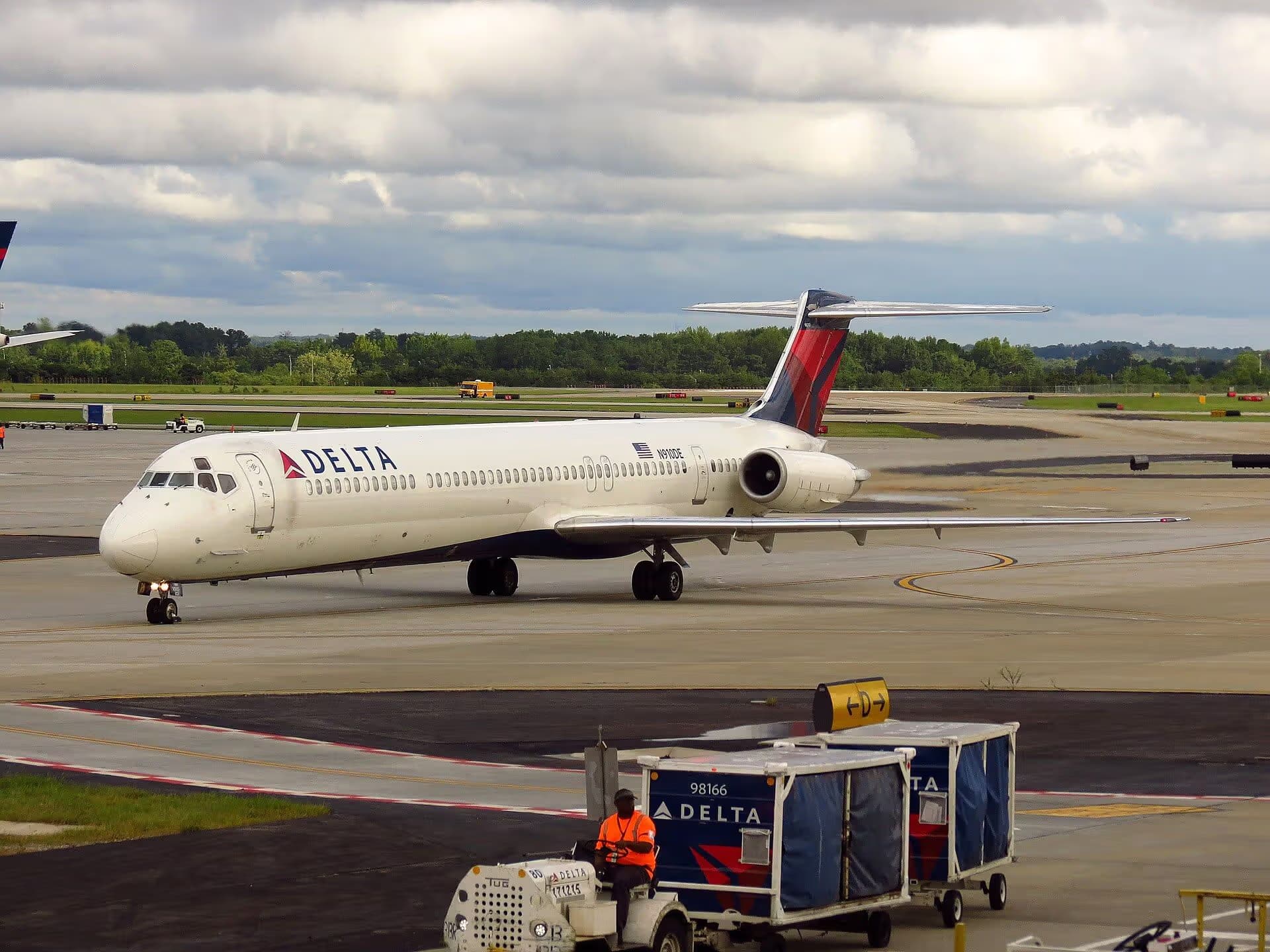 N910DE — Douglas
