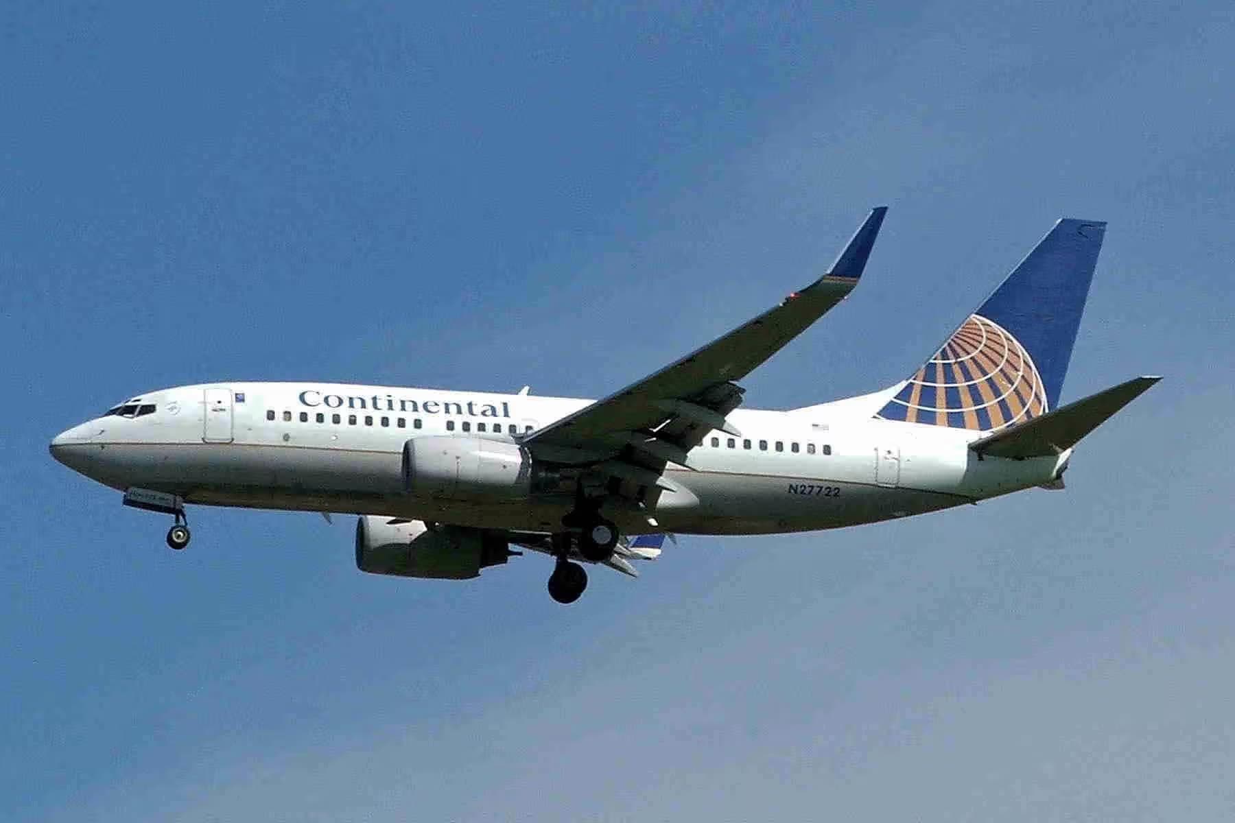 N27722 — Twin-engine aircraft